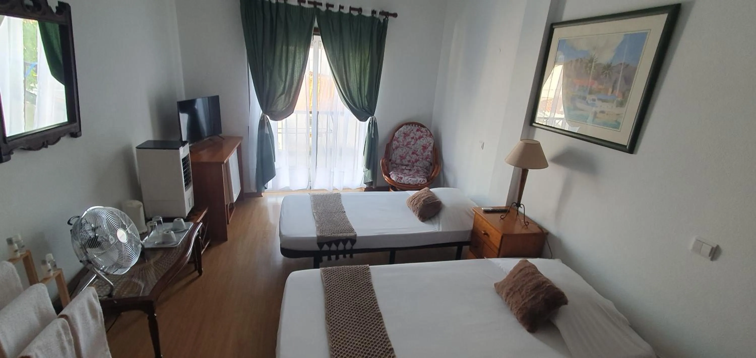 Photo of the whole room in Casa Felicidade