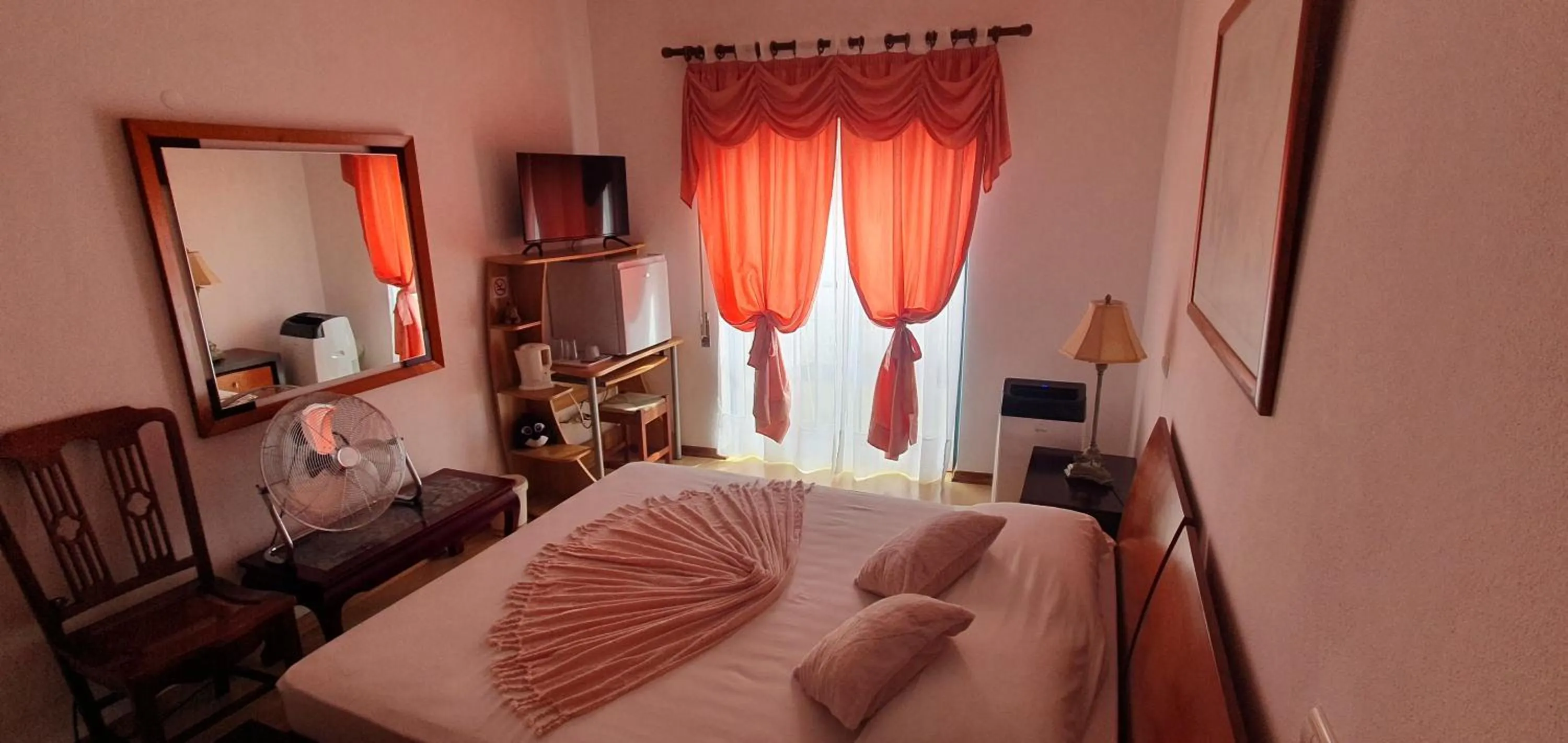 Photo of the whole room in Casa Felicidade