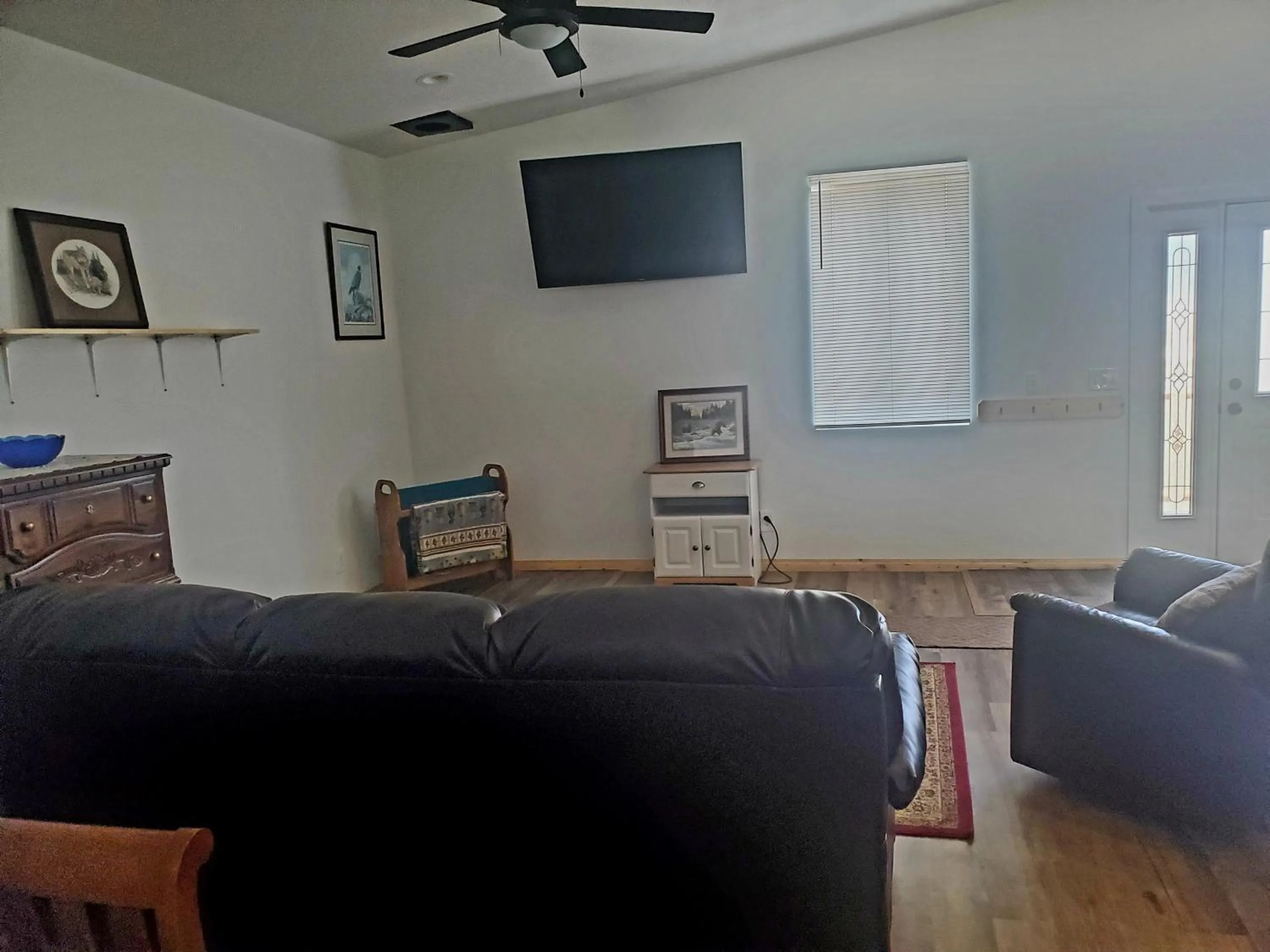 Communal lounge/ TV room in Dream Drift Motel