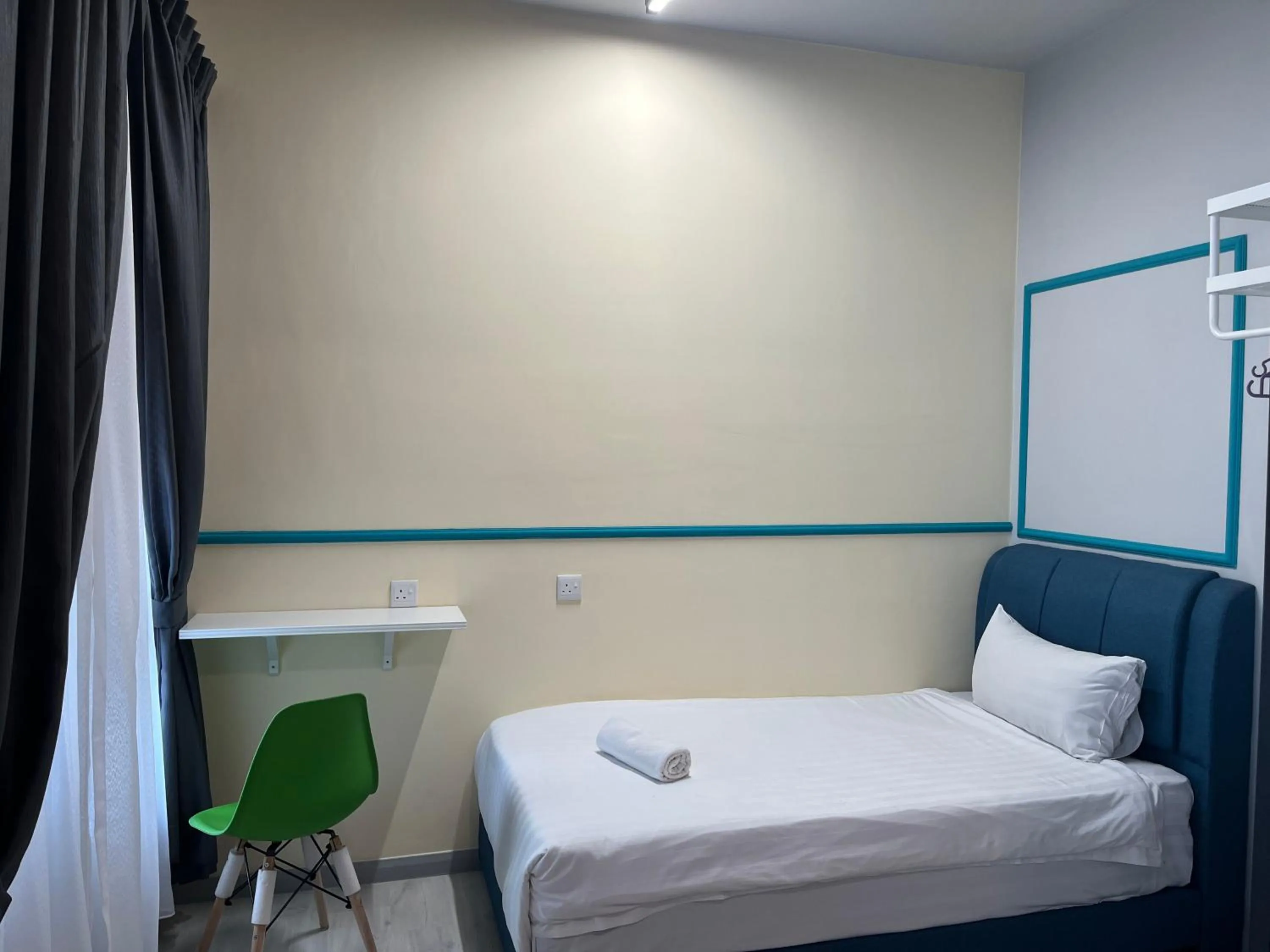 Bed in Splendours Condos@Jesselton Quay