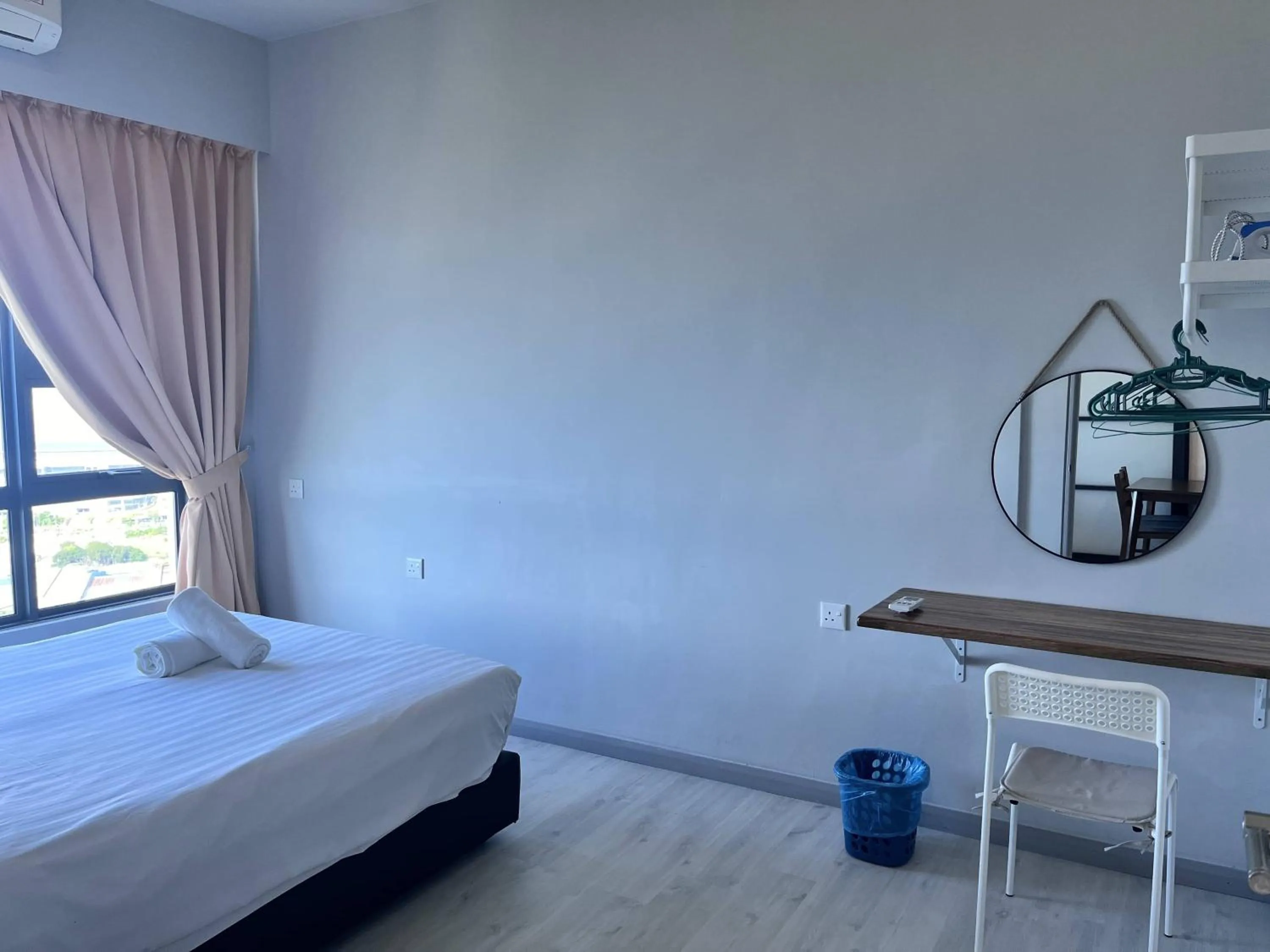 Bed in Splendours Condos@Jesselton Quay