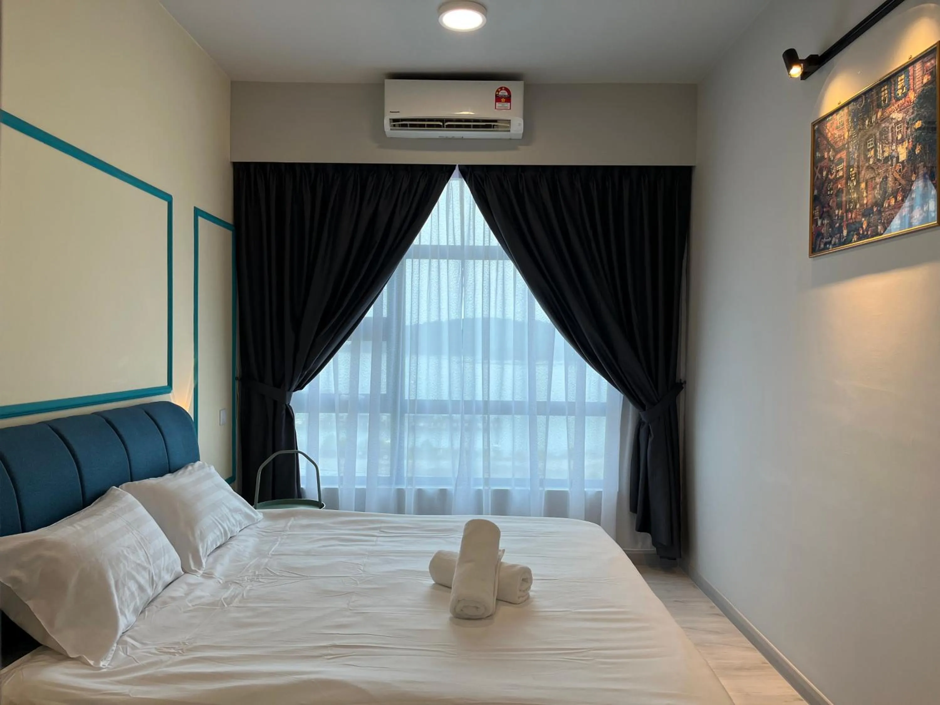 Bed in Splendours Condos@Jesselton Quay