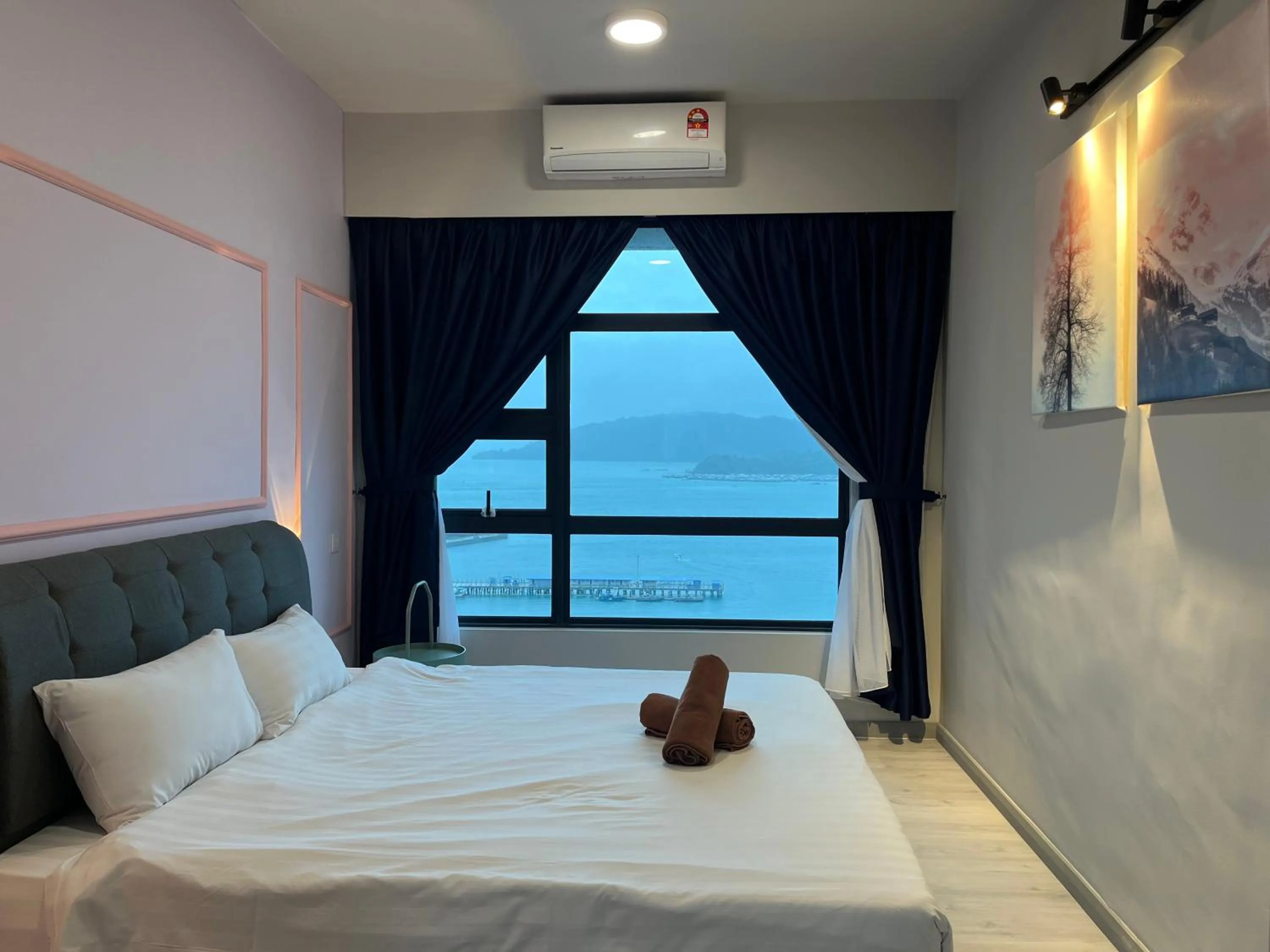 Bed in Splendours Condos@Jesselton Quay