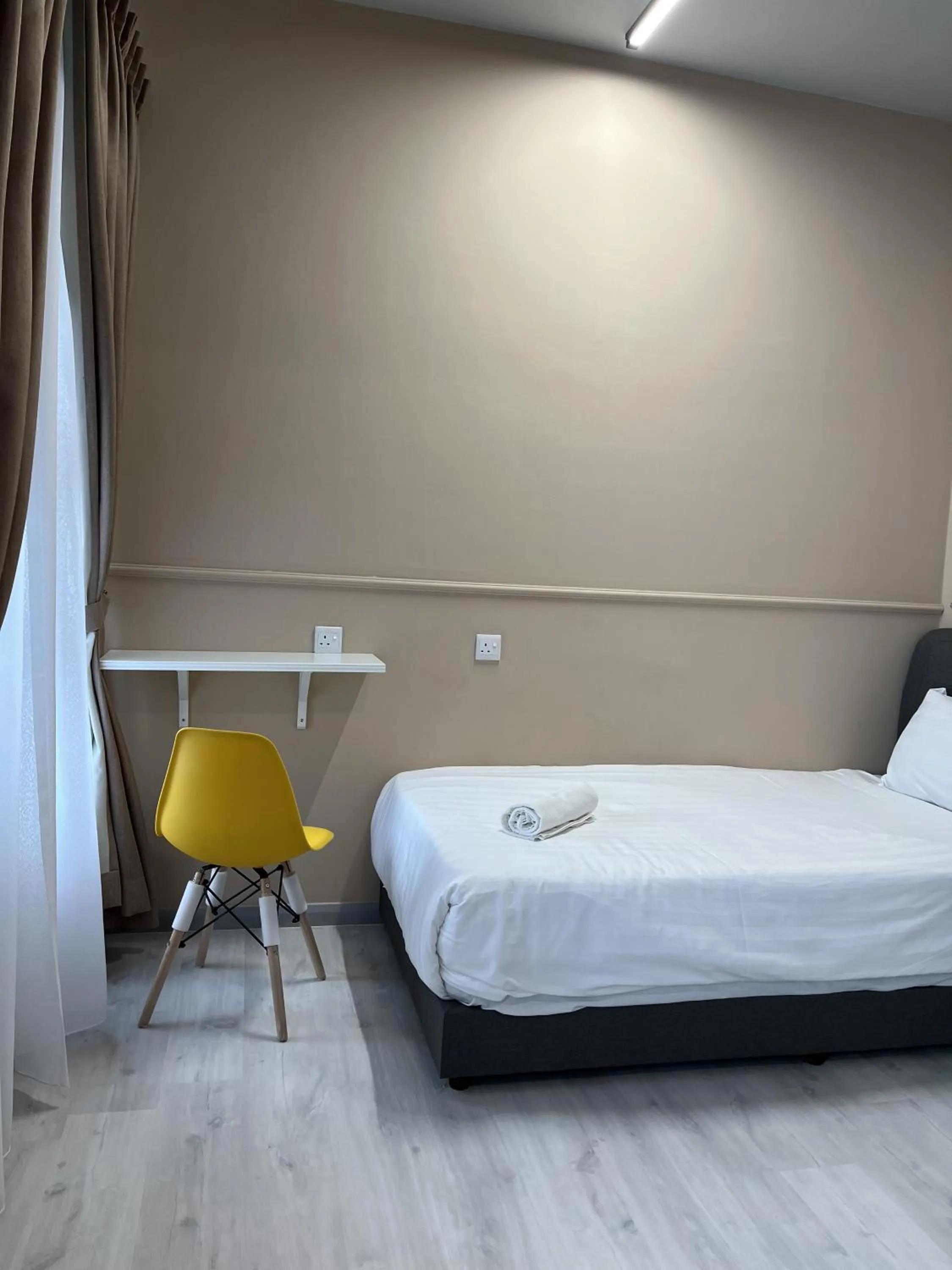 Bed in Splendours Condos@Jesselton Quay