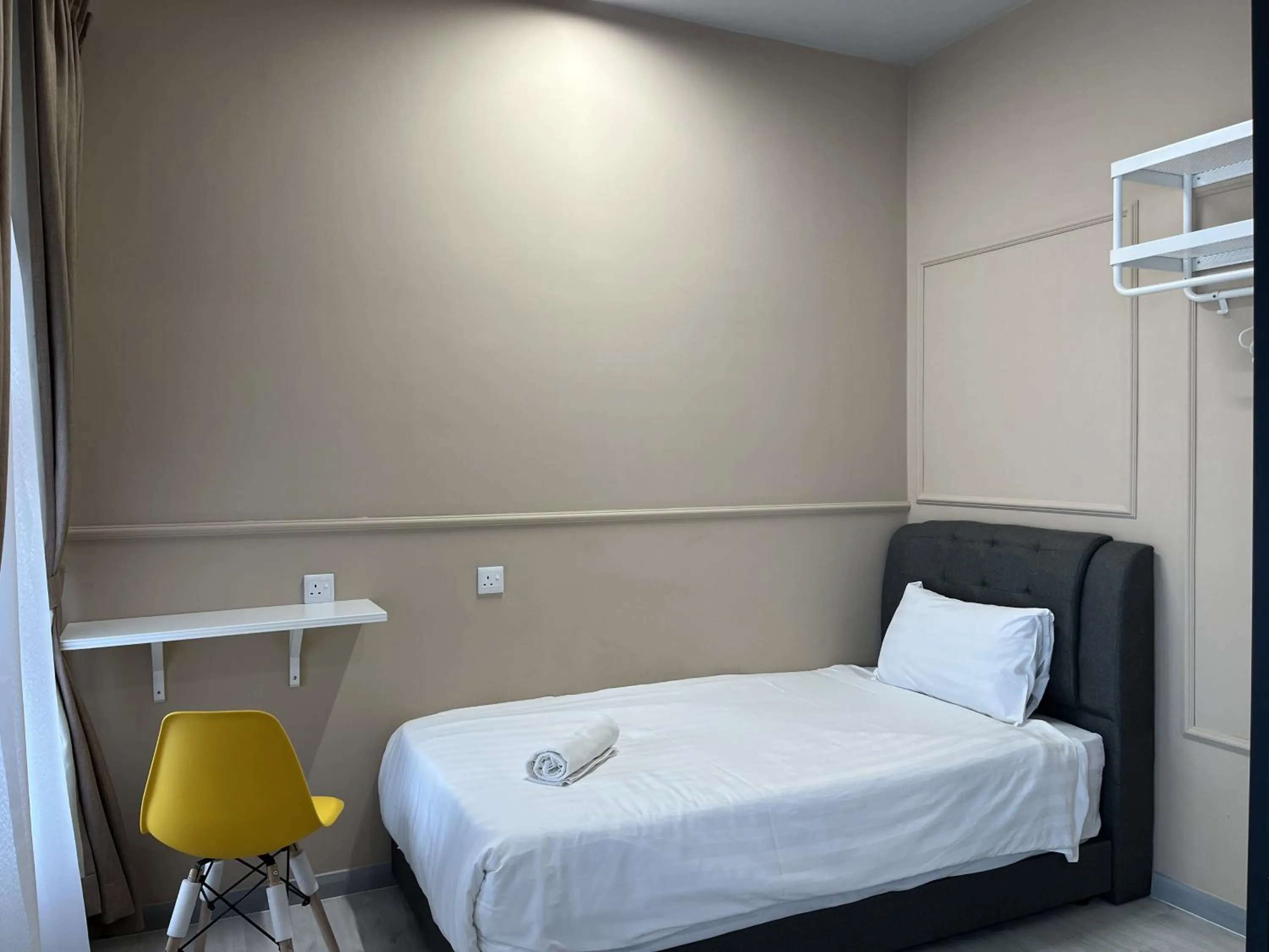 Bed in Splendours Condos@Jesselton Quay