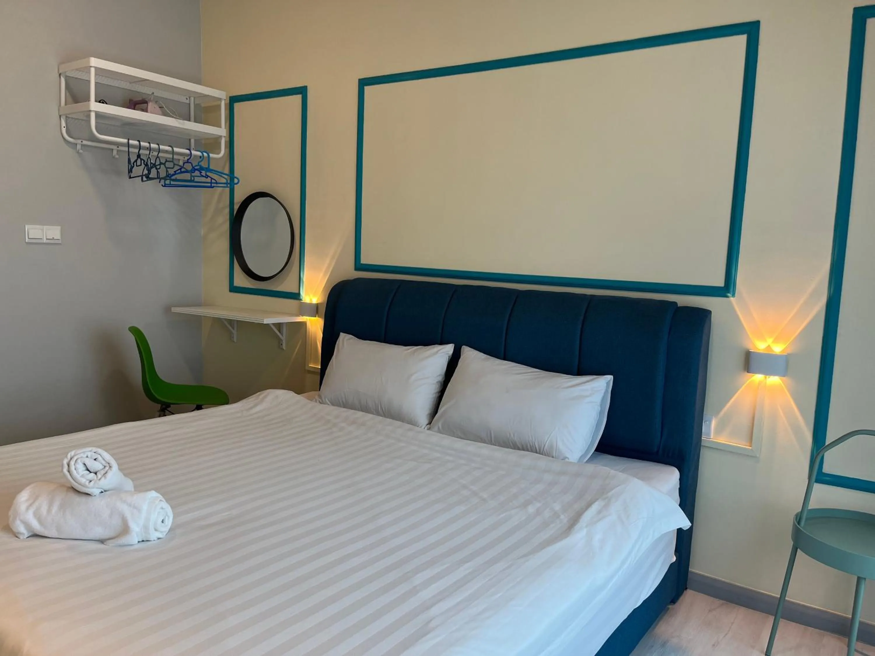 Bed in Splendours Condos@Jesselton Quay