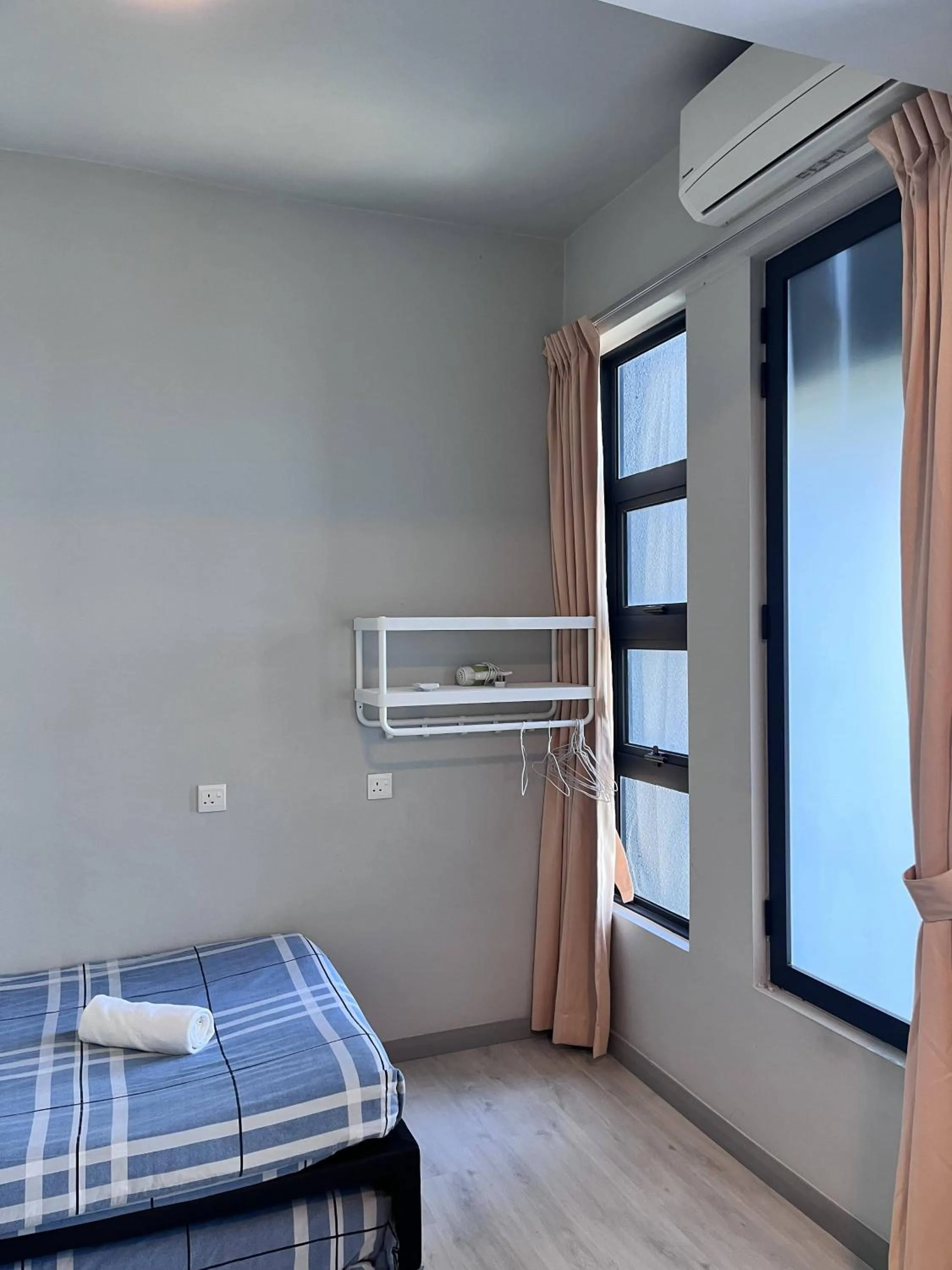 Bed in Splendours Condos@Jesselton Quay