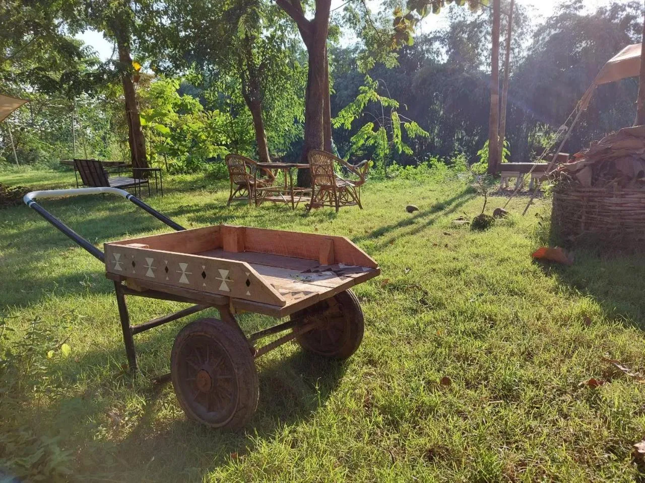 Garden in THE RIVER RUNS CHIANG KLANG