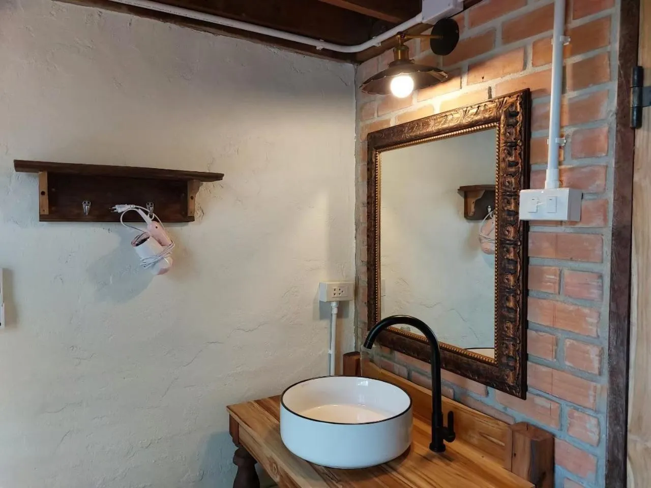 Bathroom in THE RIVER RUNS CHIANG KLANG