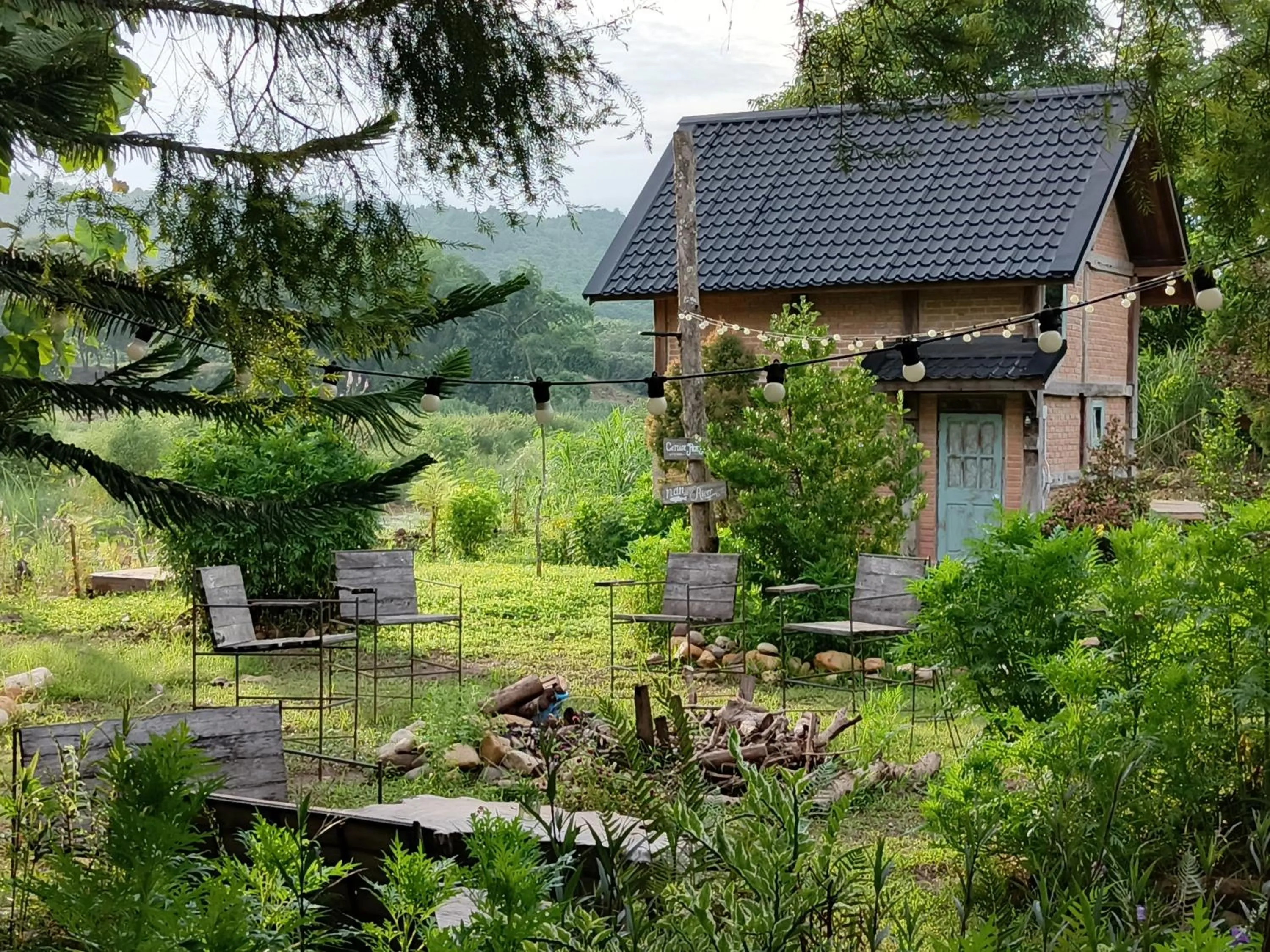 THE RIVER RUNS CHIANG KLANG