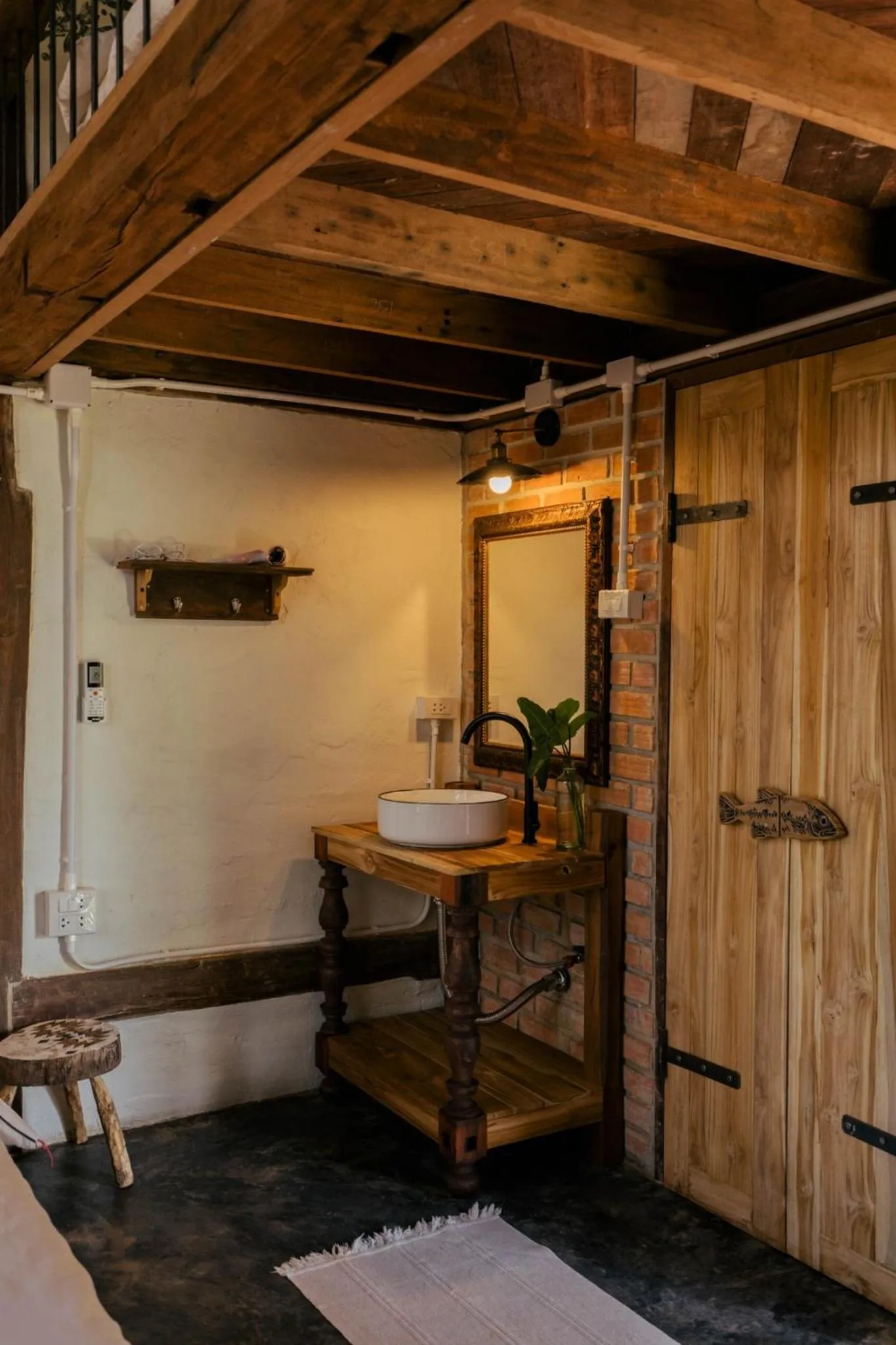 Bathroom in THE RIVER RUNS CHIANG KLANG