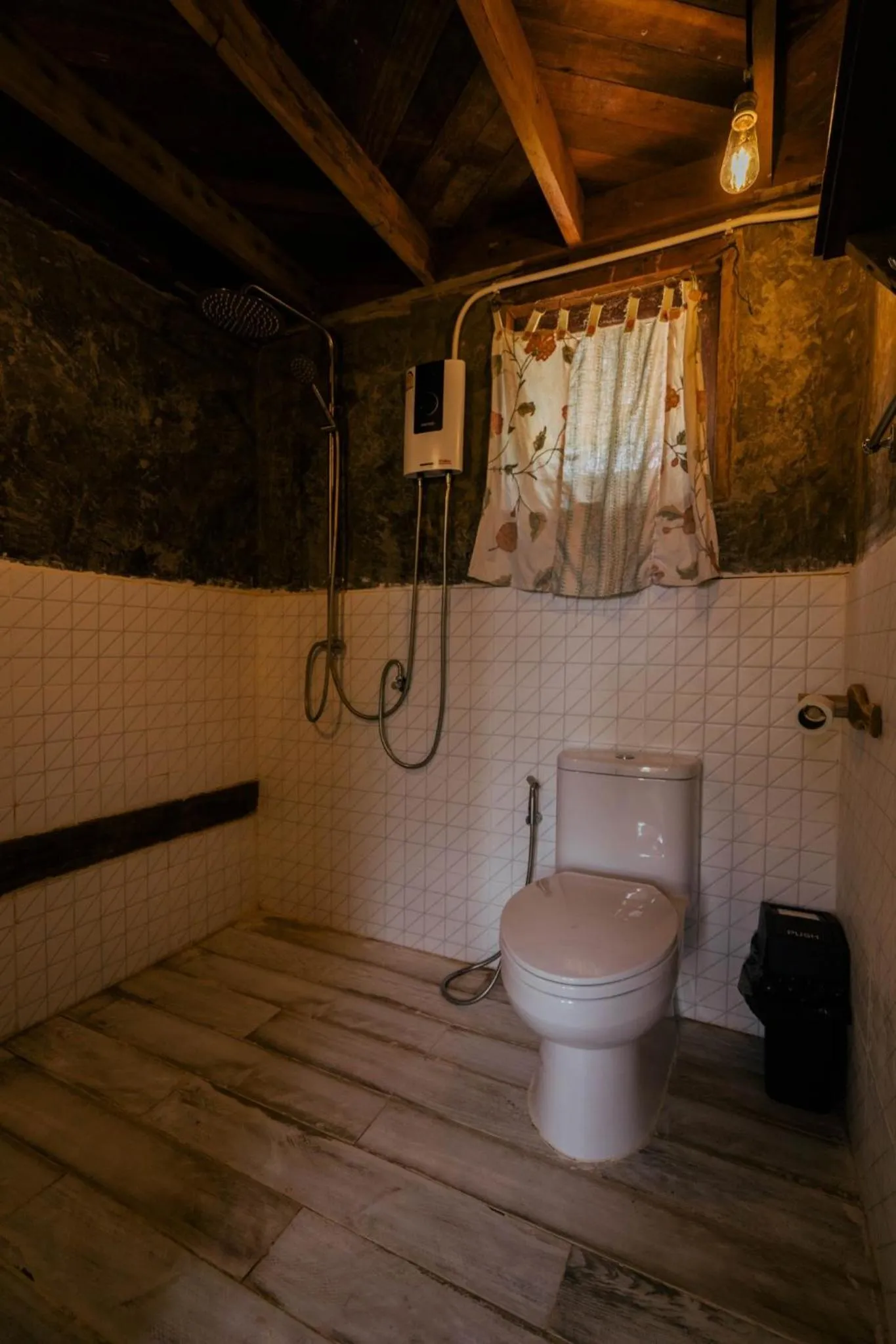 Bathroom in THE RIVER RUNS CHIANG KLANG