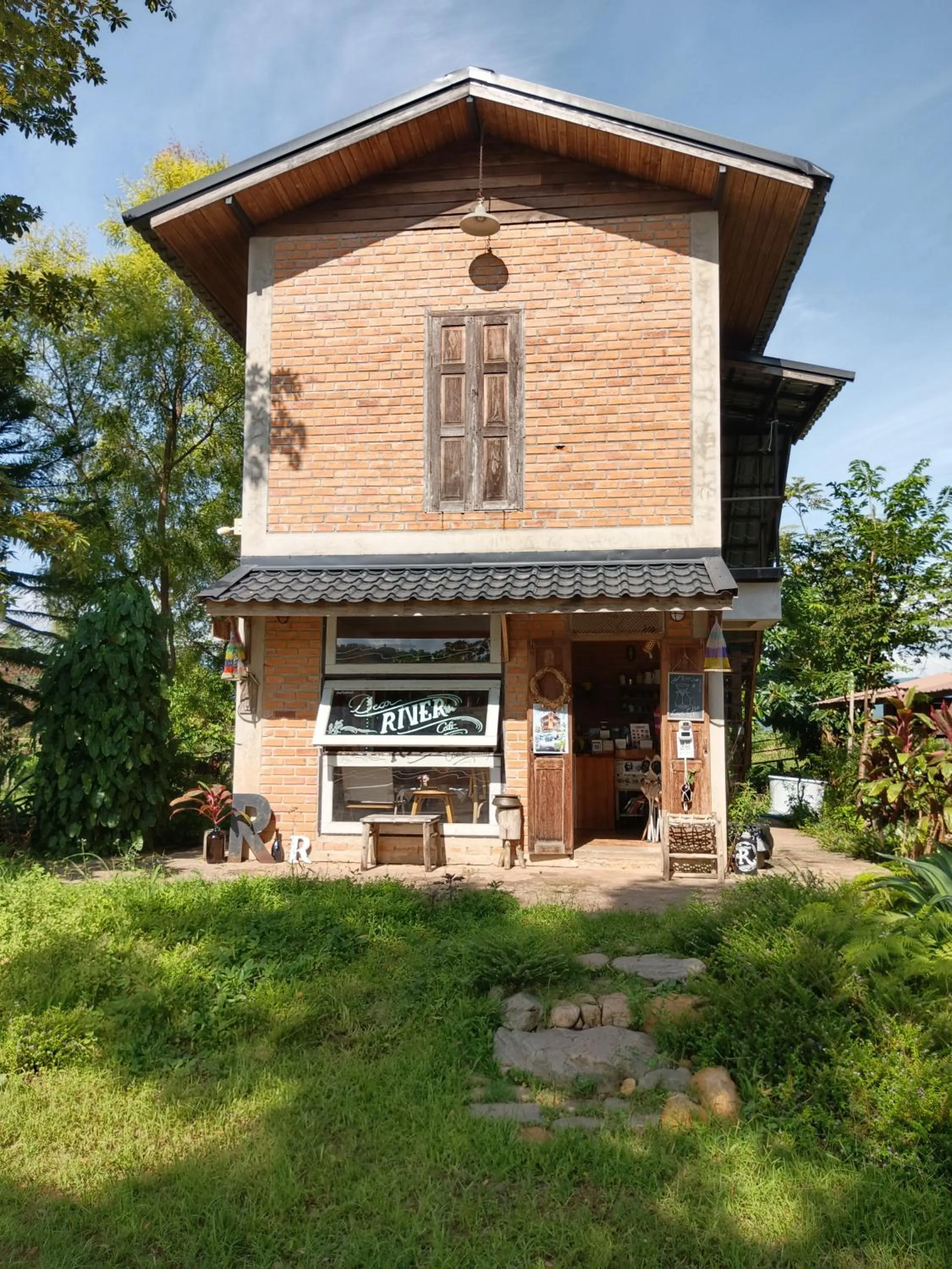 THE RIVER RUNS CHIANG KLANG