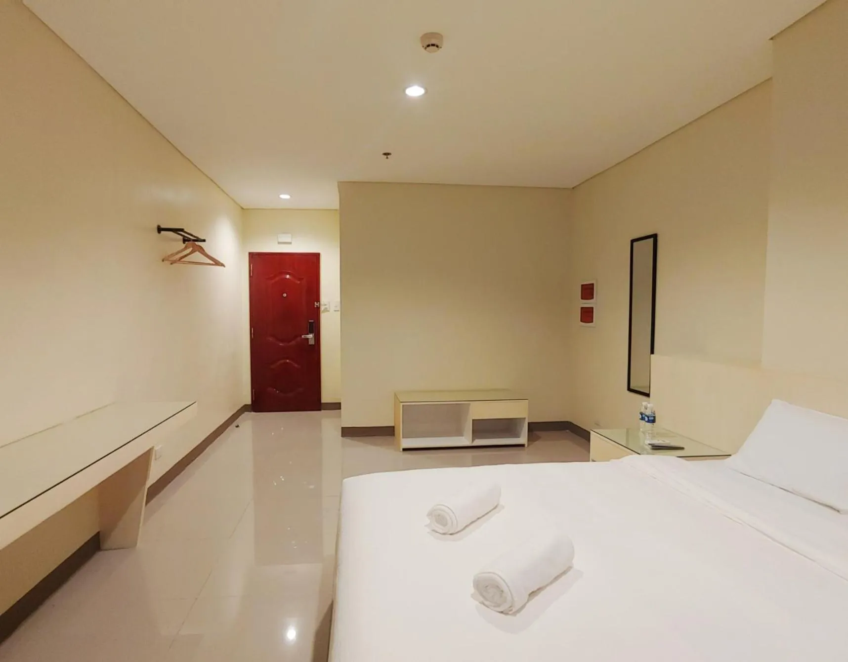 Photo of the whole room, Bed in Kaizen Suites