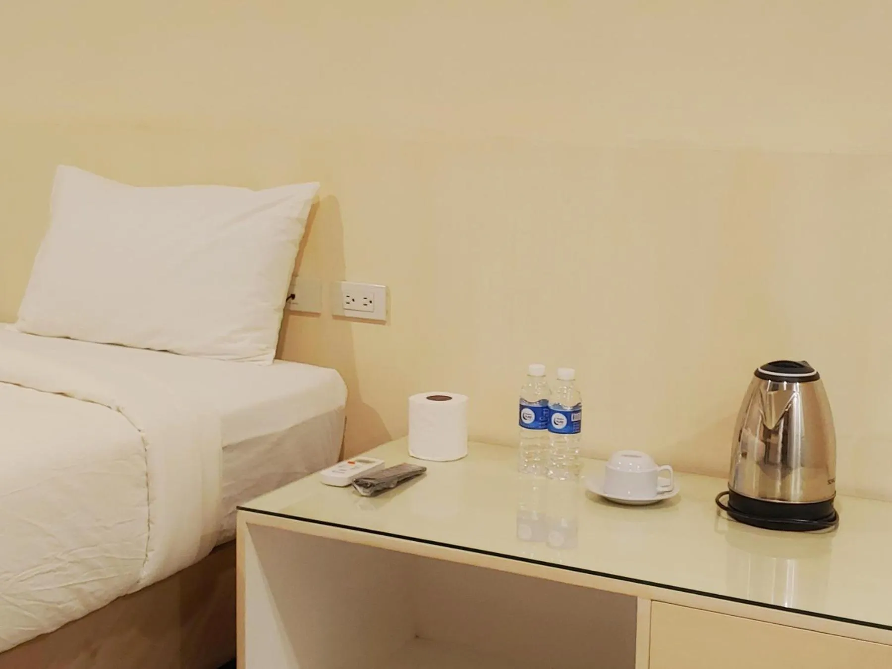 Coffee/tea facilities, Bed in Kaizen Suites