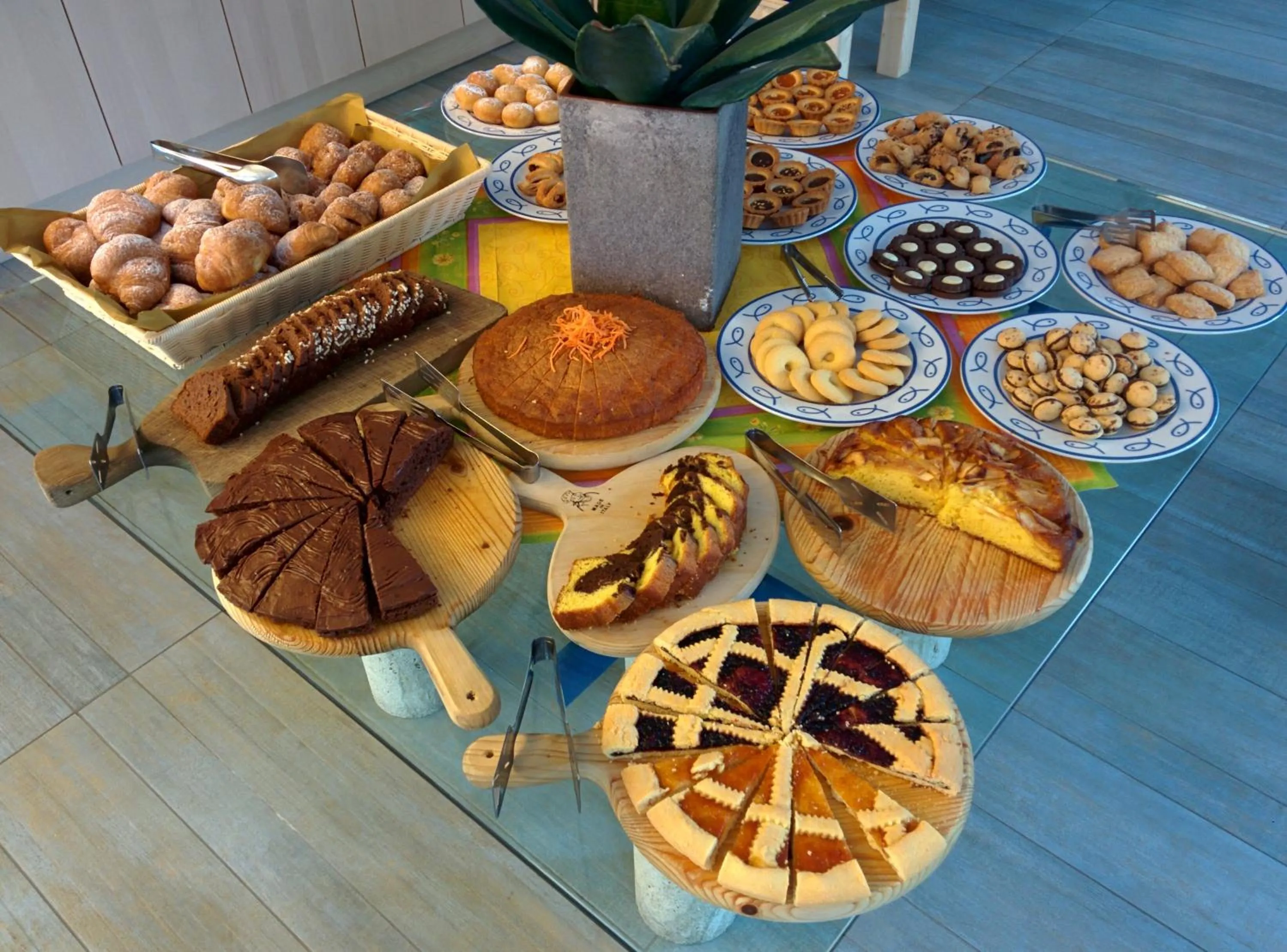 Restaurant/places to eat in Hotel Napoleon