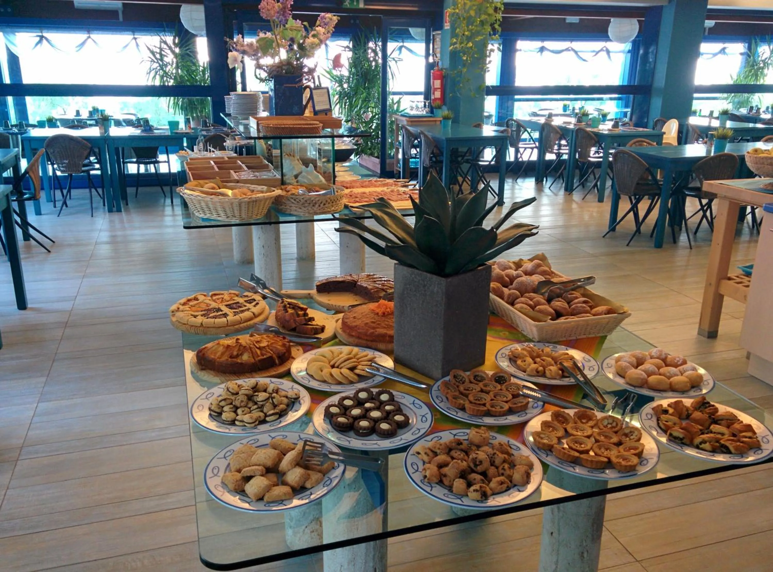 Restaurant/places to eat in Hotel Napoleon