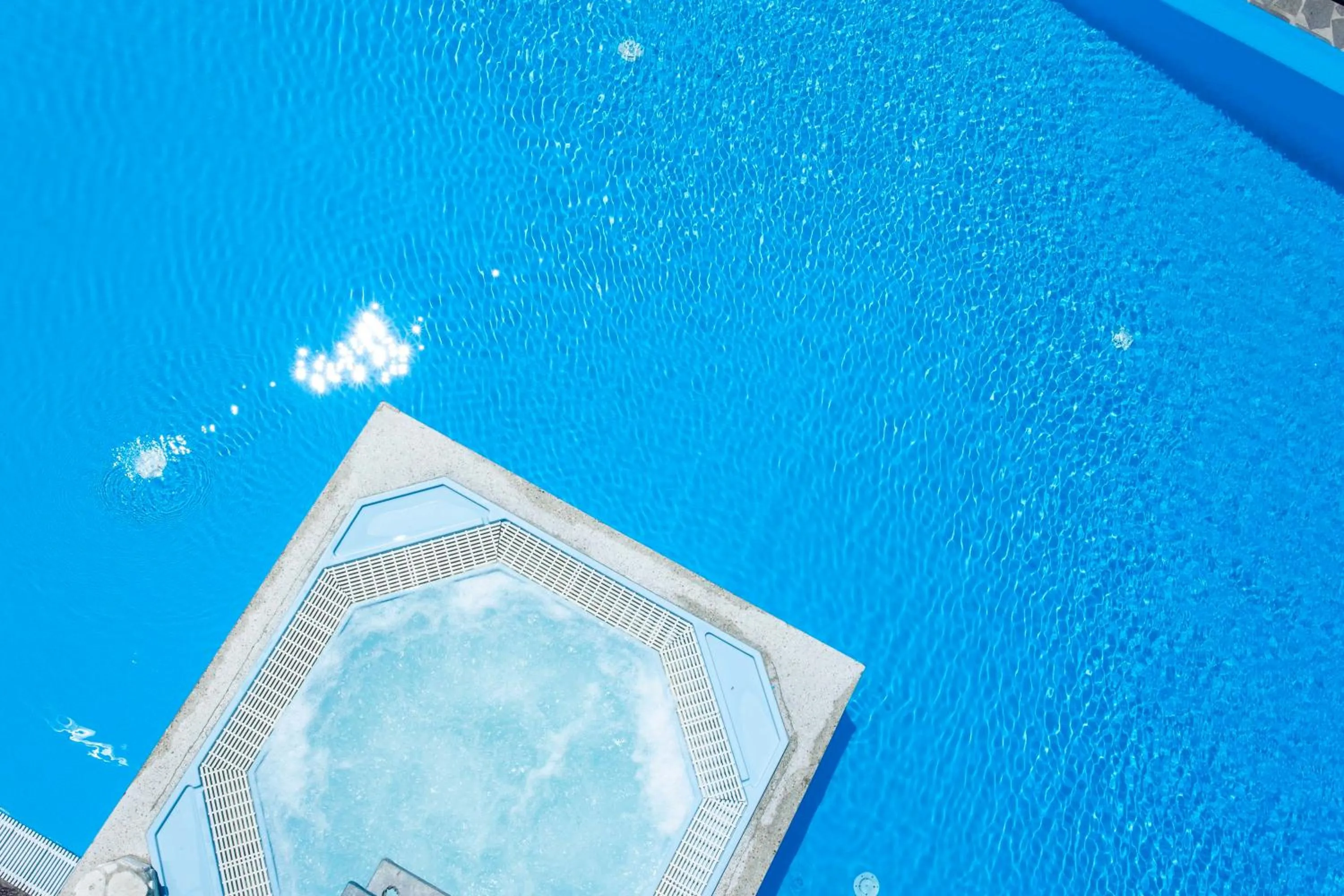 Swimming pool in Hotel Napoleon