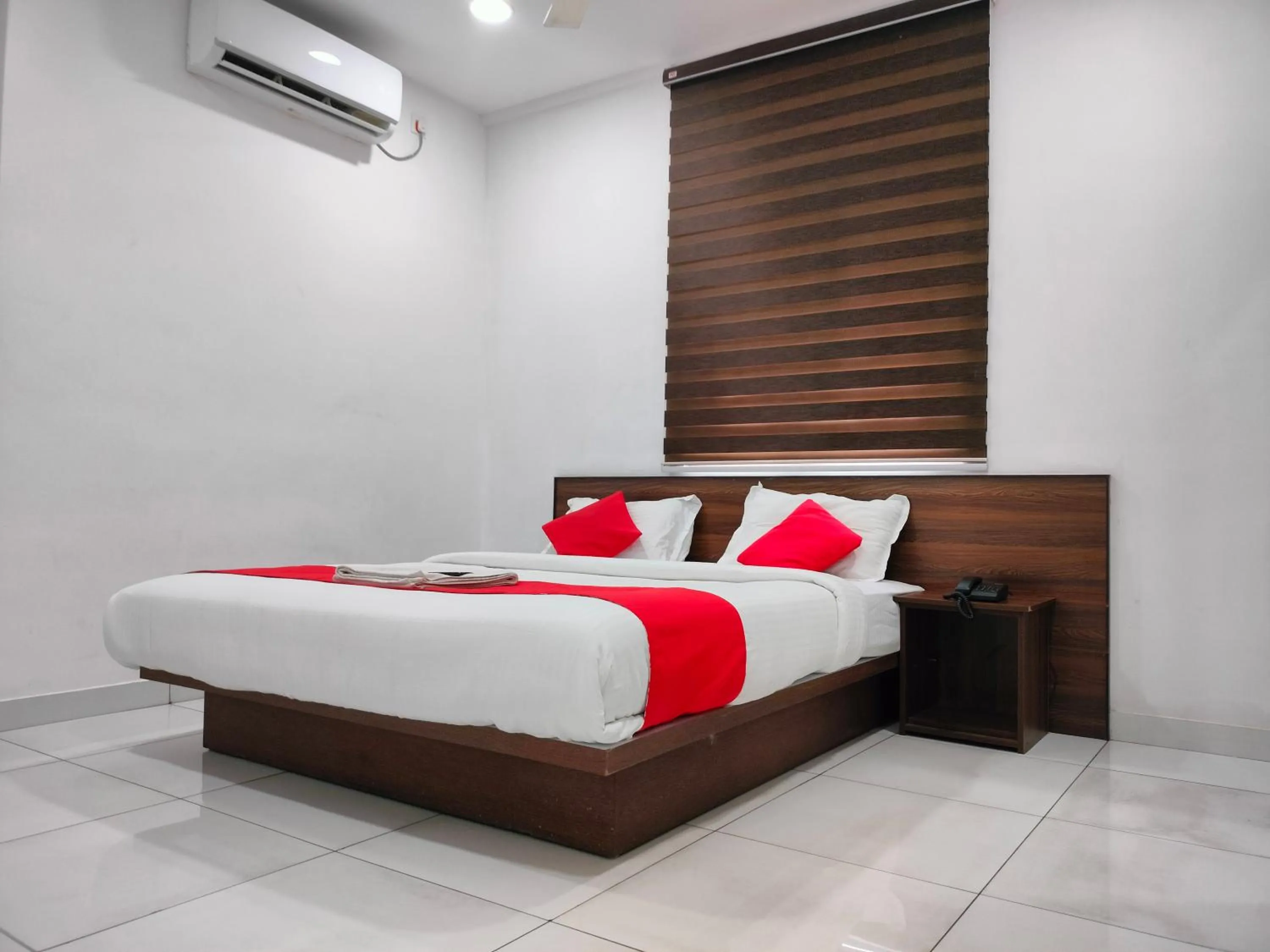 Bed in Kings Fort Rooms Thrippunithura