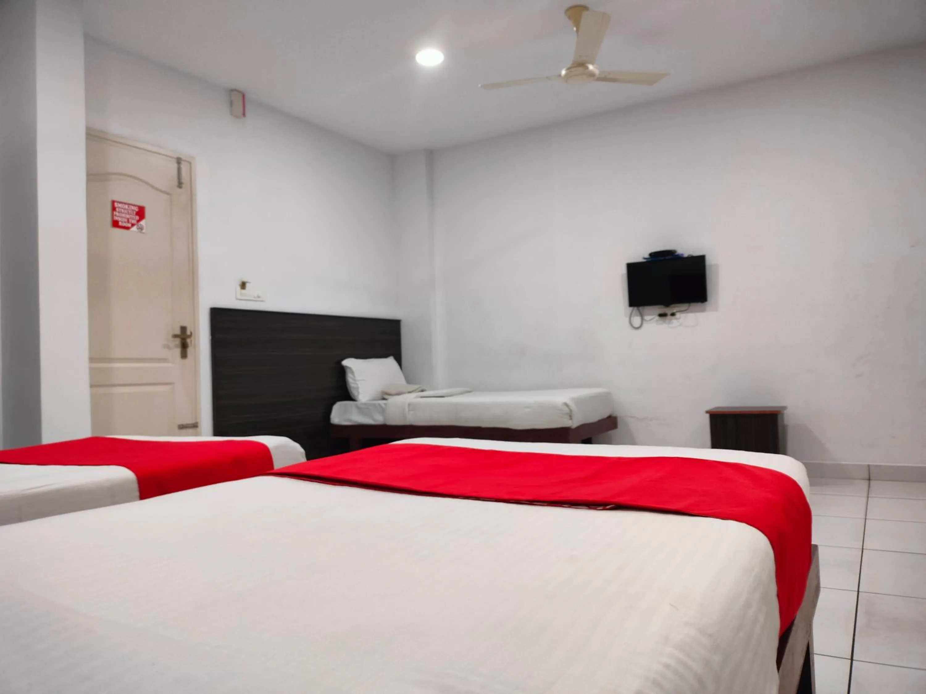 Bed in Kings Fort Rooms Thrippunithura