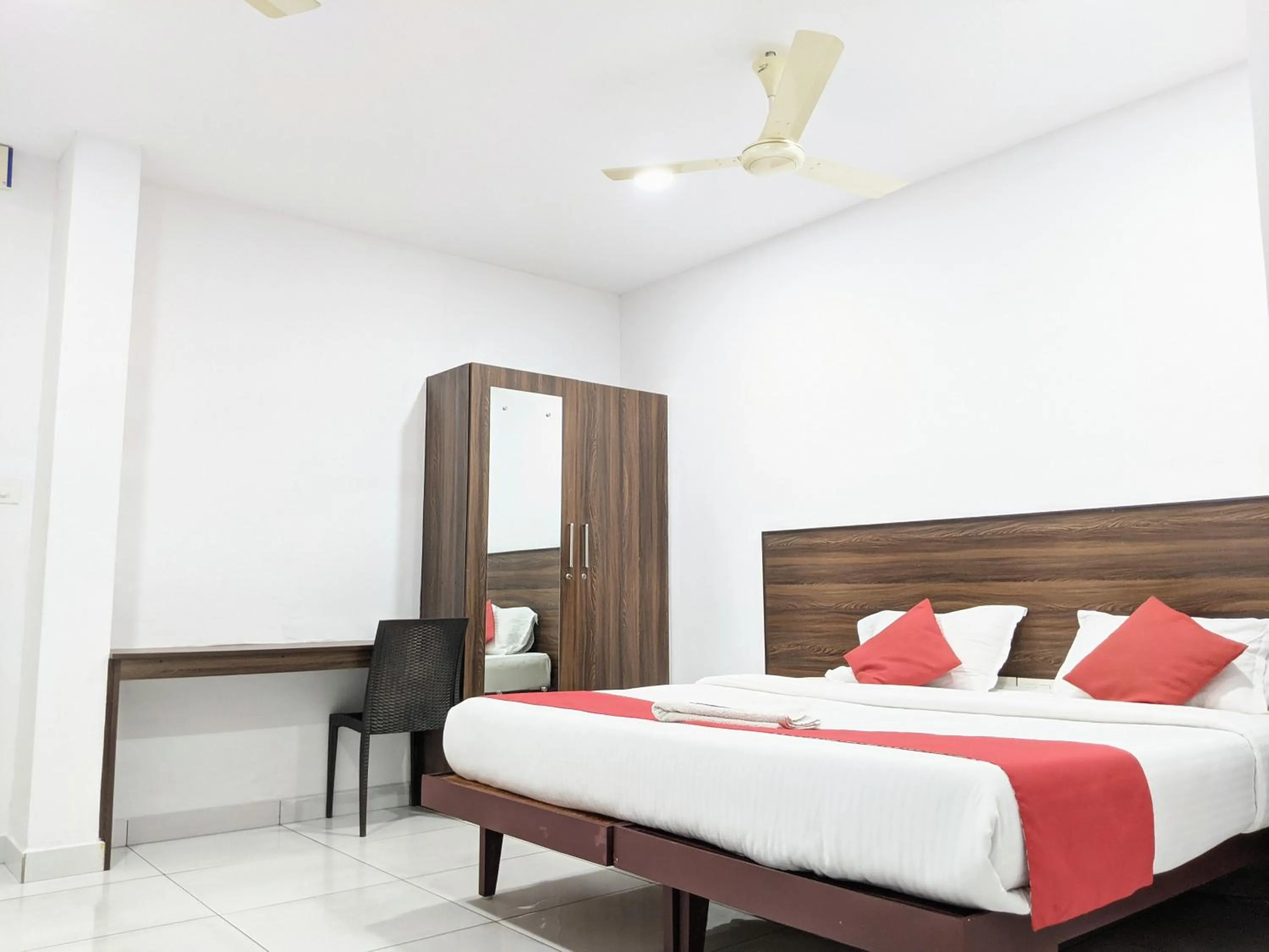 Bed in Kings Fort Rooms Thrippunithura