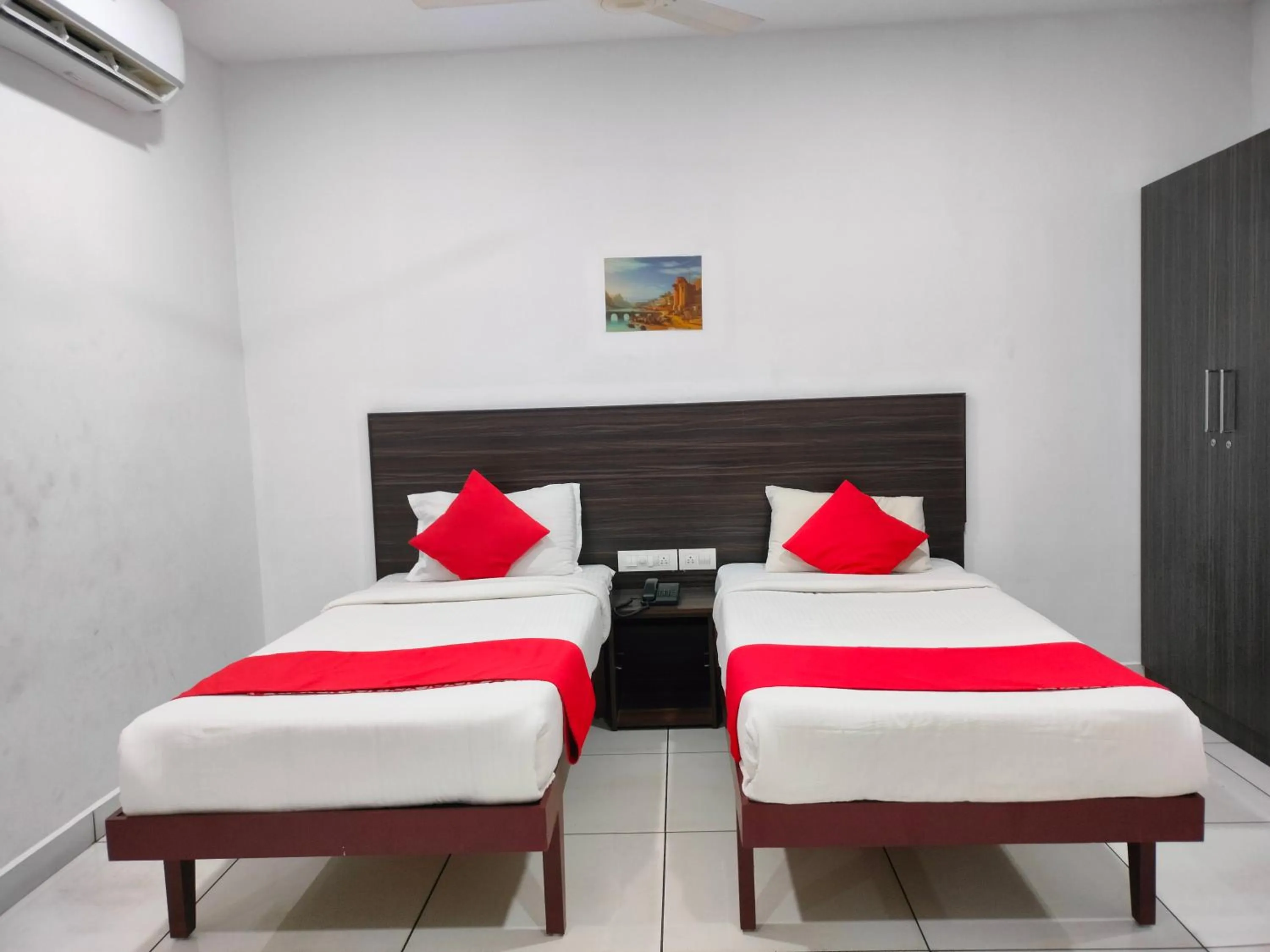 Bed in Kings Fort Rooms Thrippunithura