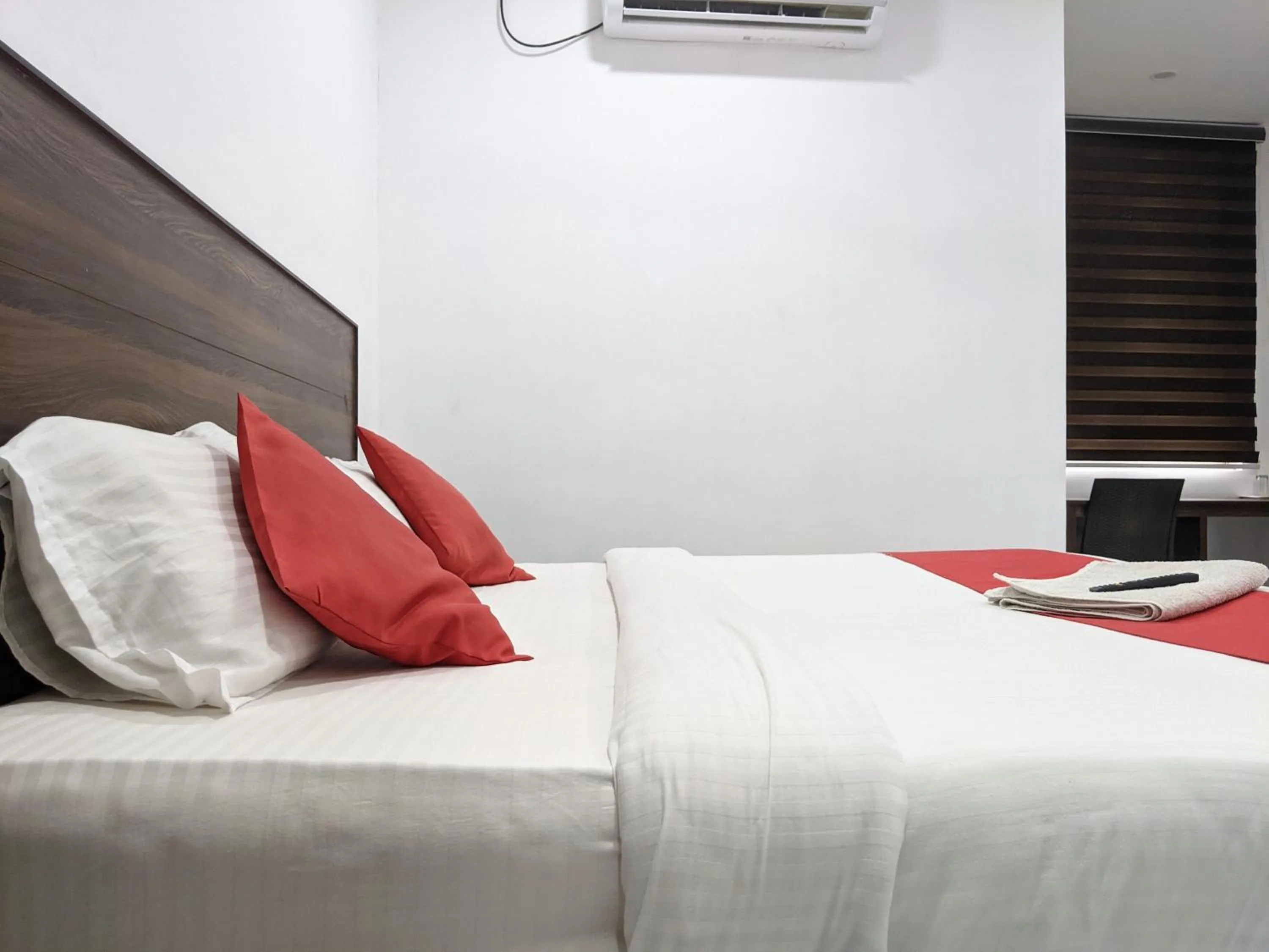 Bed in Kings Fort Rooms Thrippunithura