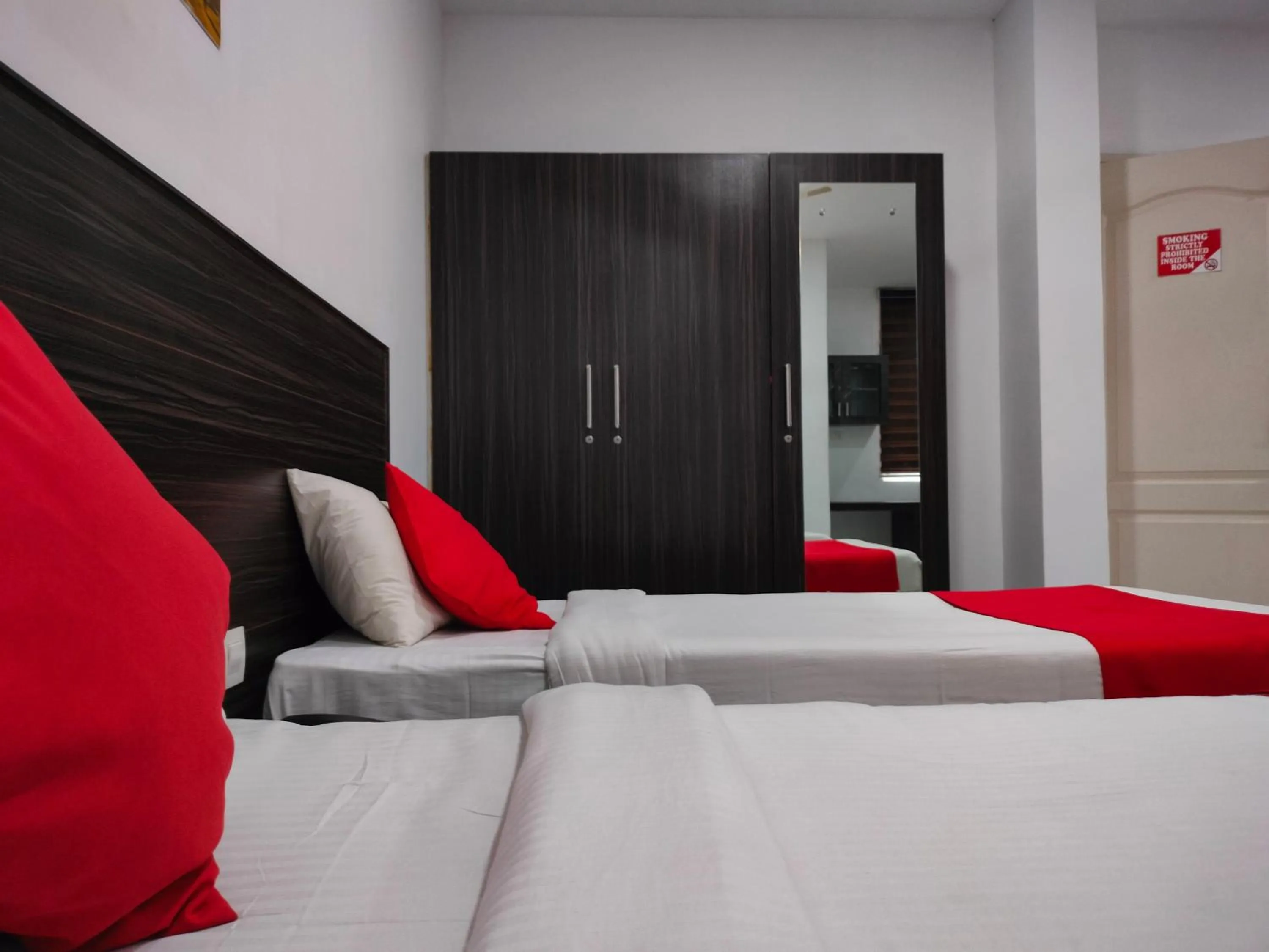 Bed in Kings Fort Rooms Thrippunithura