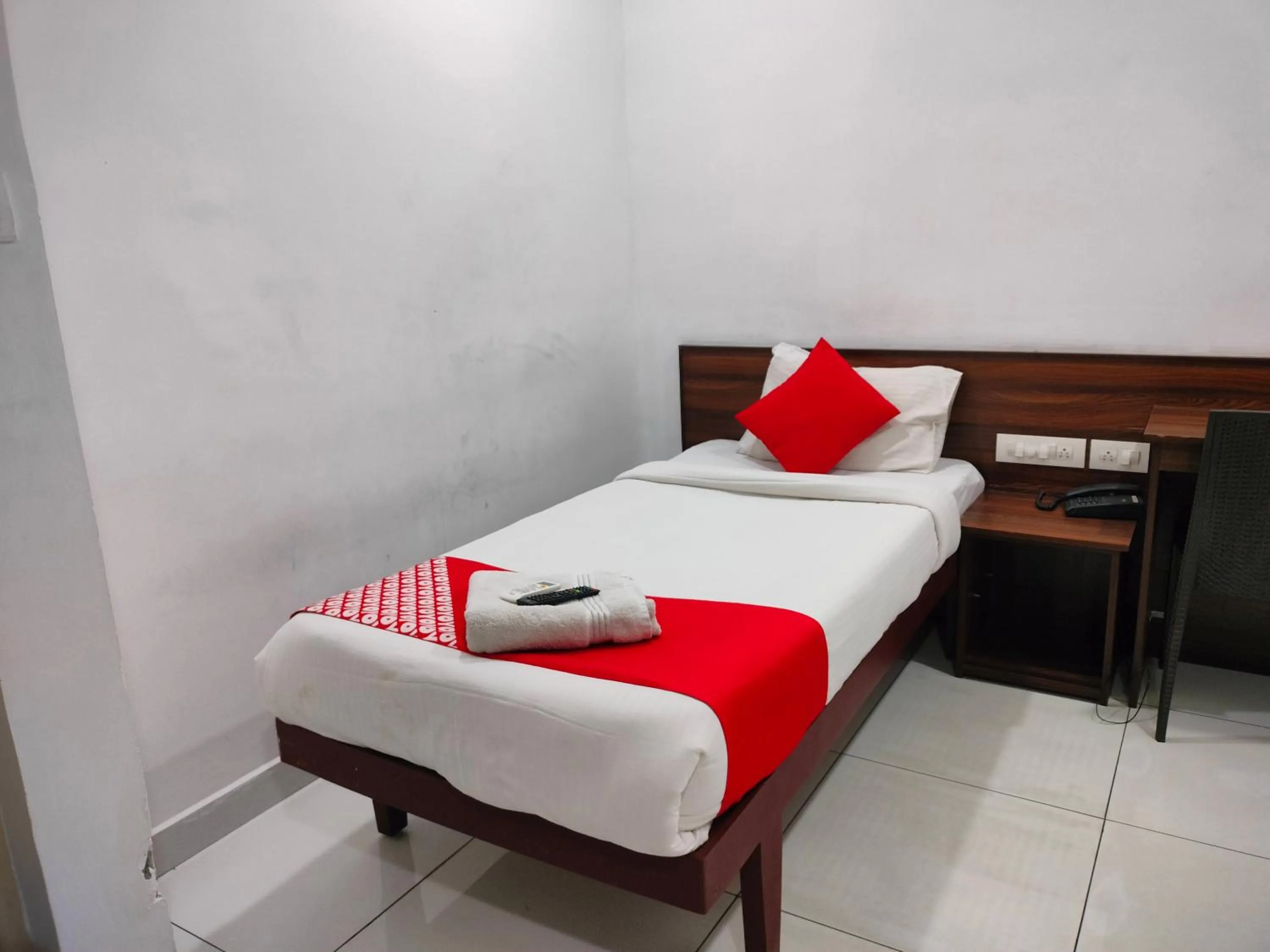 Bed in Kings Fort Rooms Thrippunithura