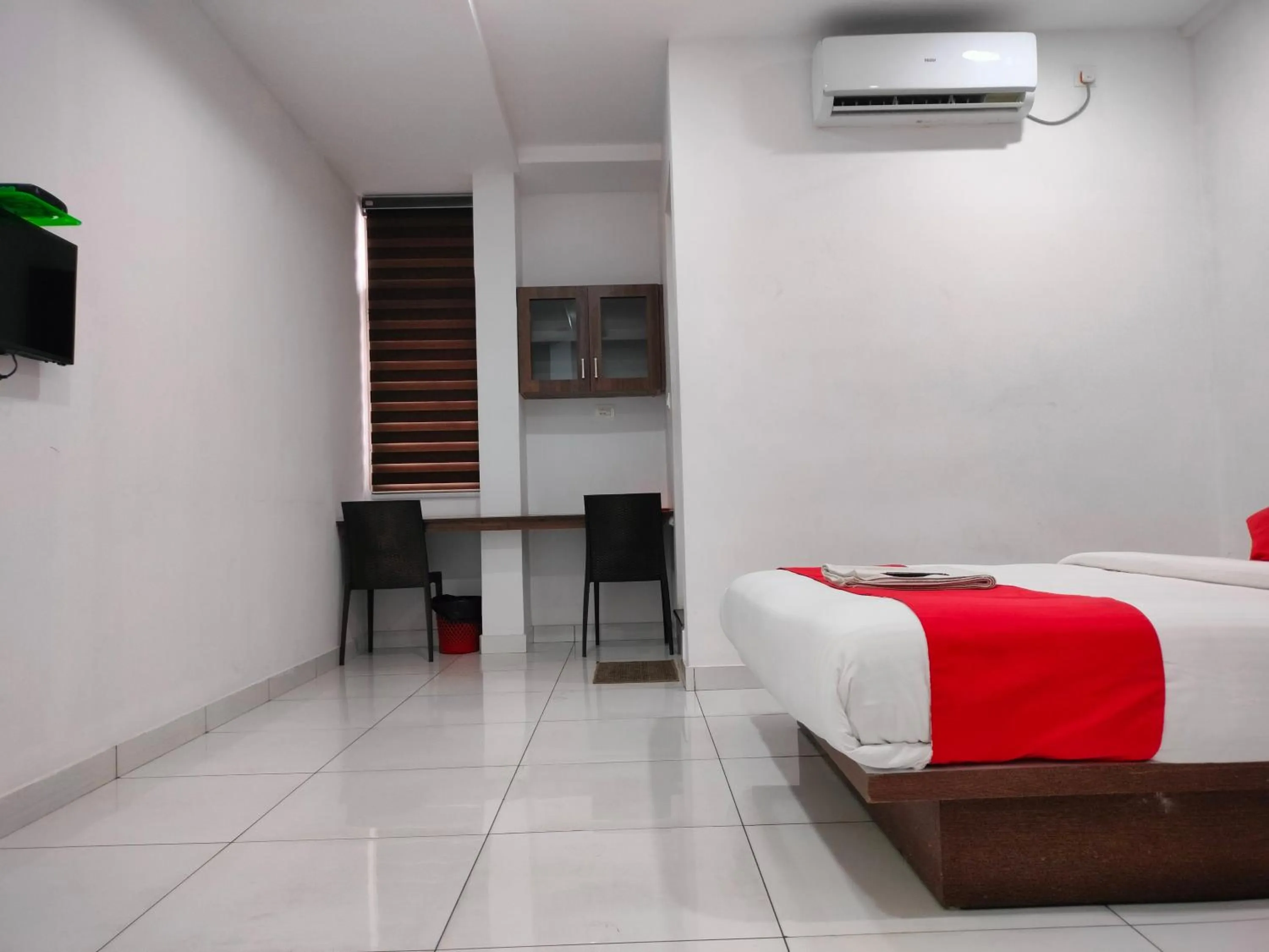 Bed in Kings Fort Rooms Thrippunithura