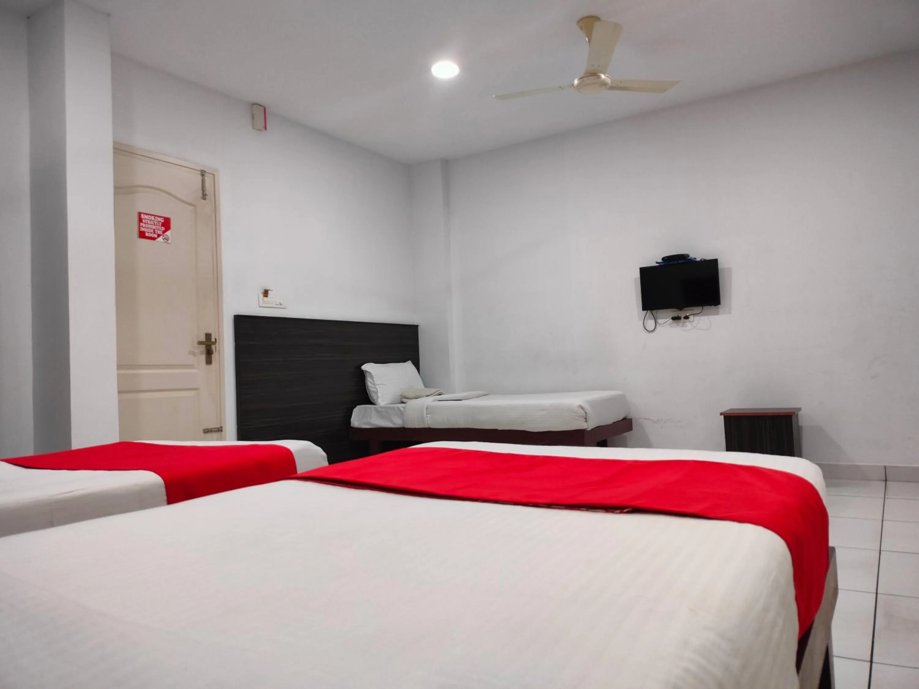 Bed in Kings Fort Rooms Thrippunithura