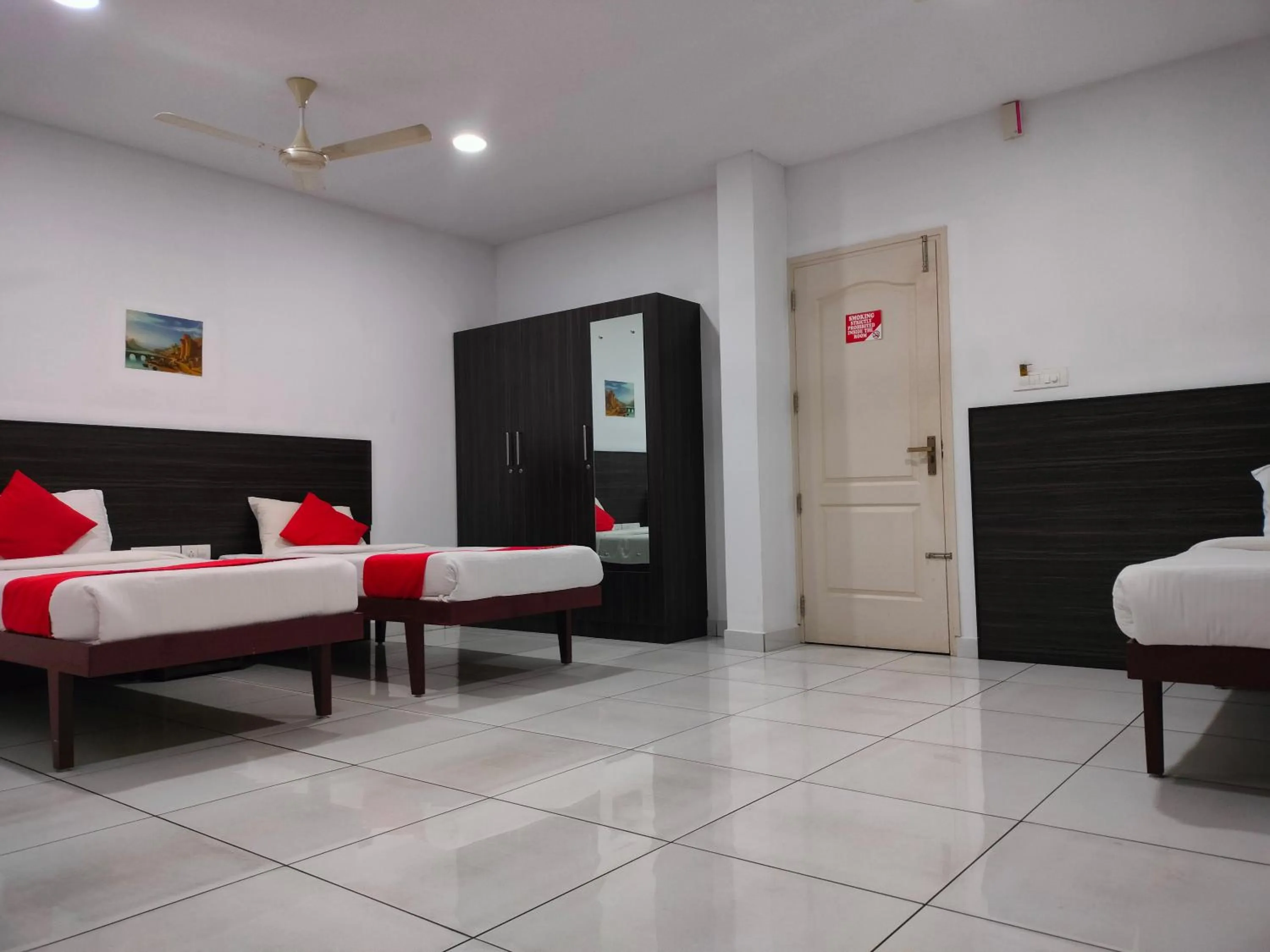 Bed in Kings Fort Rooms Thrippunithura