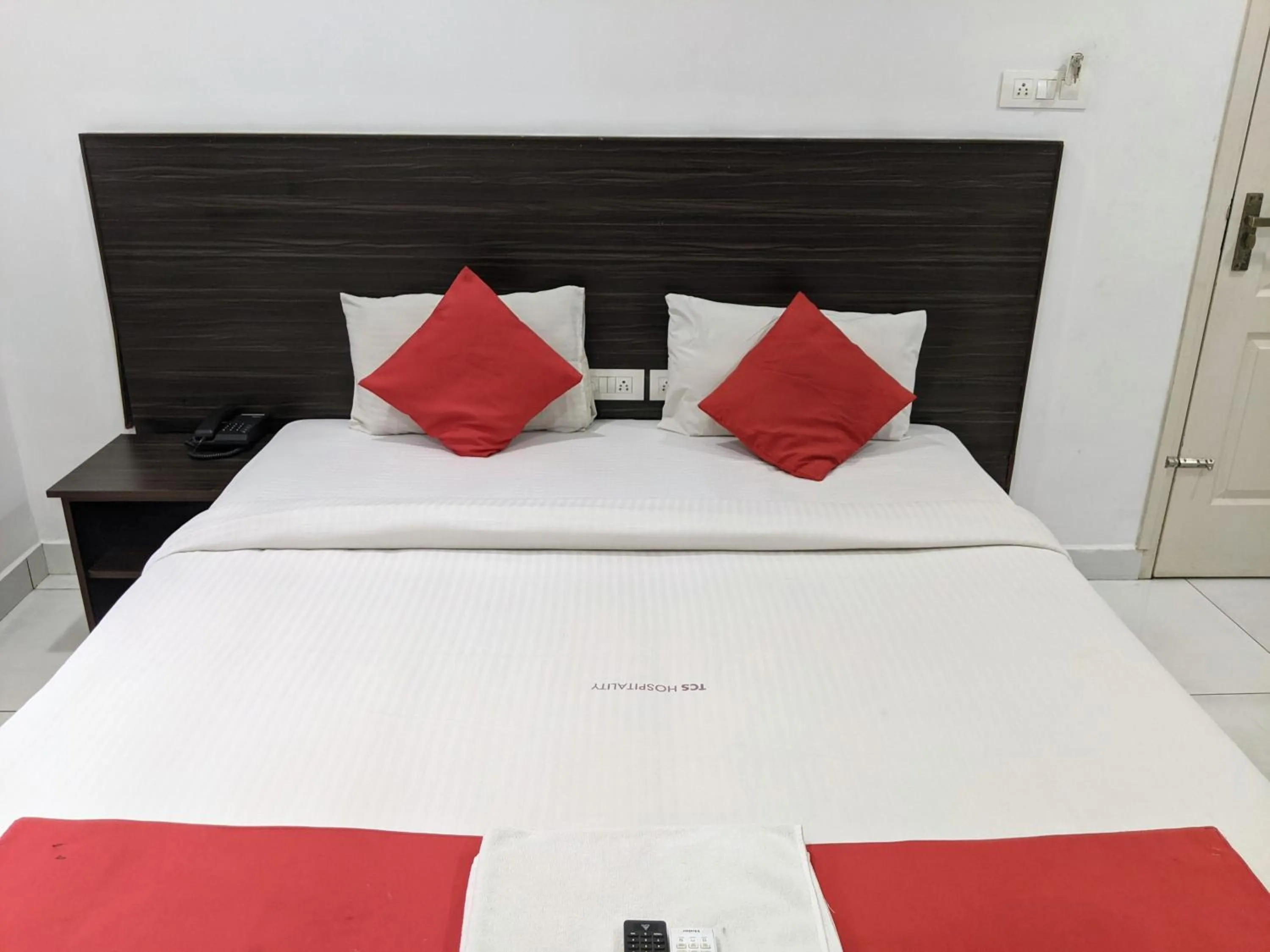 Bed in Kings Fort Rooms Thrippunithura