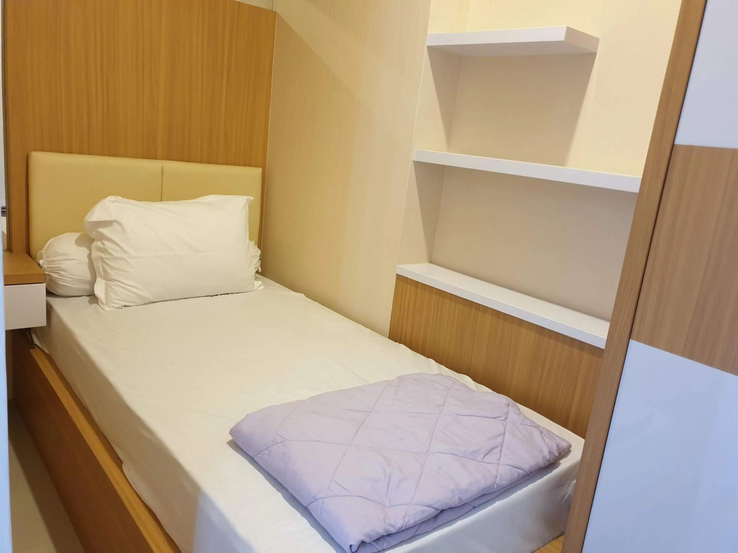 Bed in Cosmy Tanglin Apartment