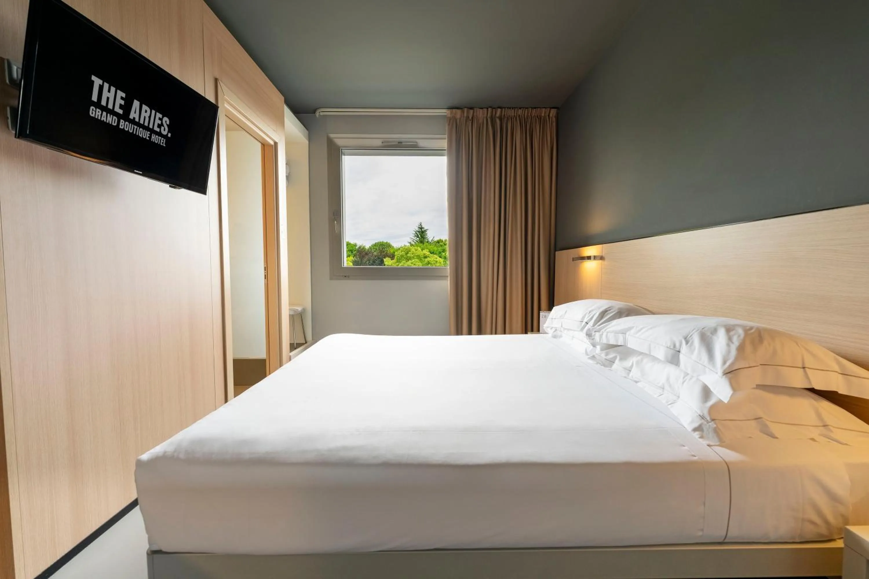 Bed in The Aries Hotel