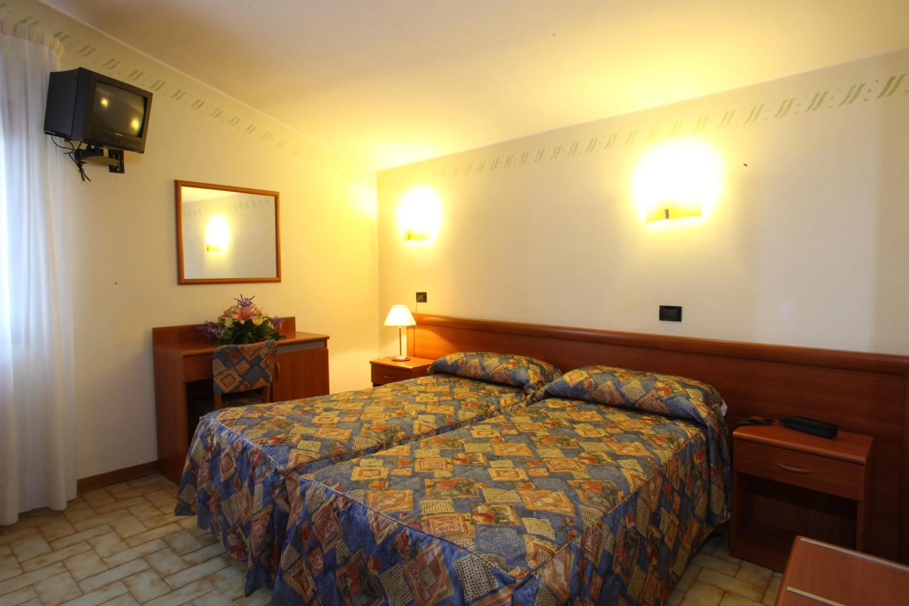 Bedroom, Bed in Albergo Alla Campana