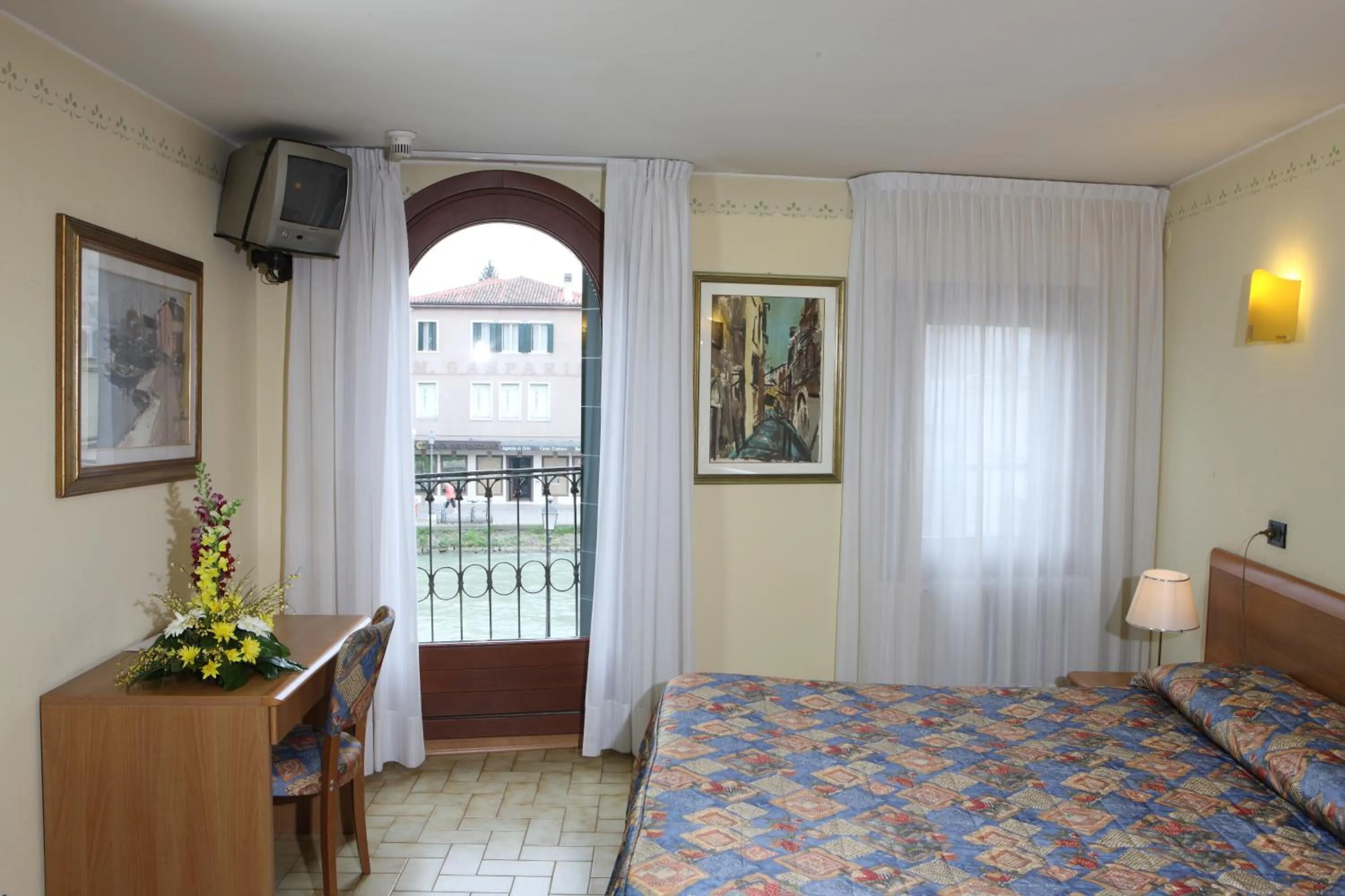 City view, Bed in Albergo Alla Campana