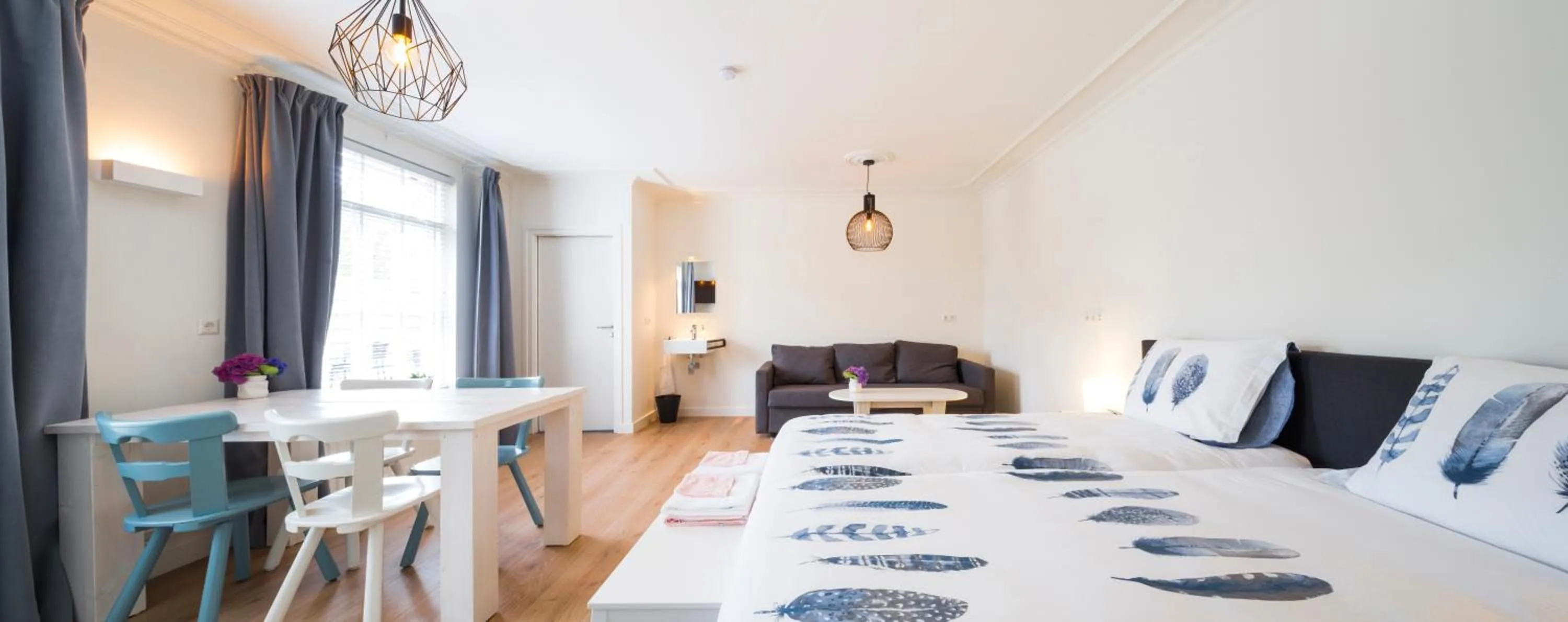 TV and multimedia, Bed in Bij Jans
