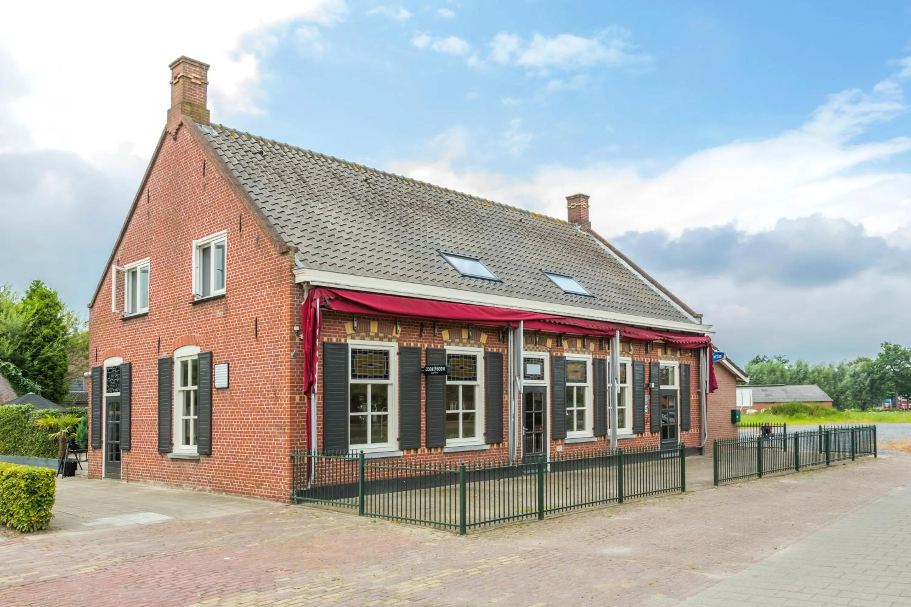 Facade/entrance in Bij Jans