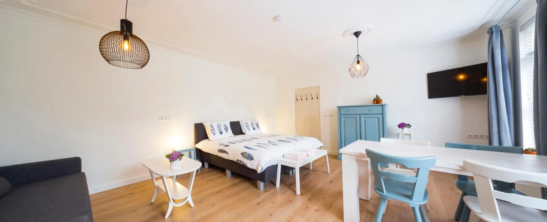 TV and multimedia, Bed in Bij Jans