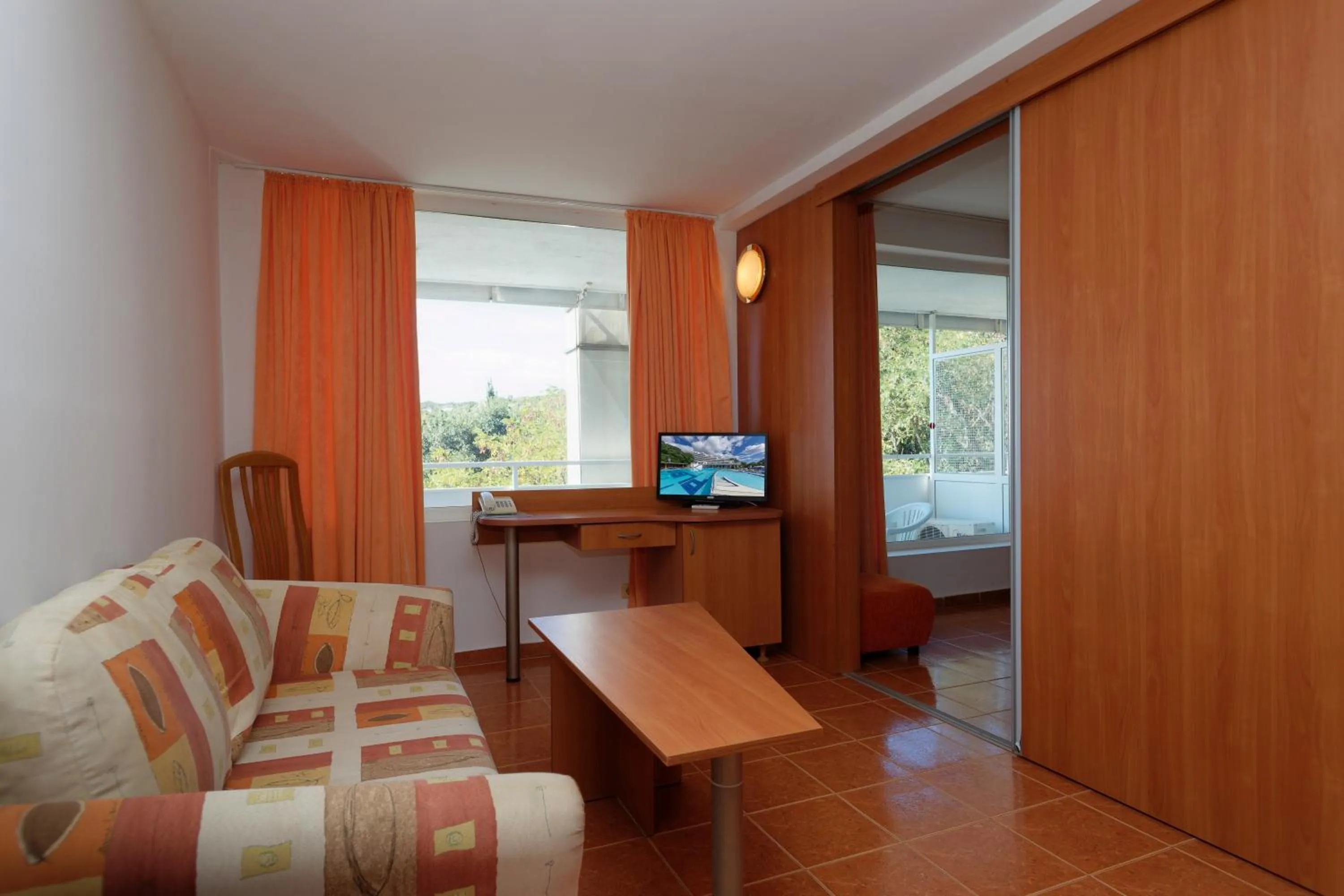 Living room, Bed in Hotel Pliska All inclusive