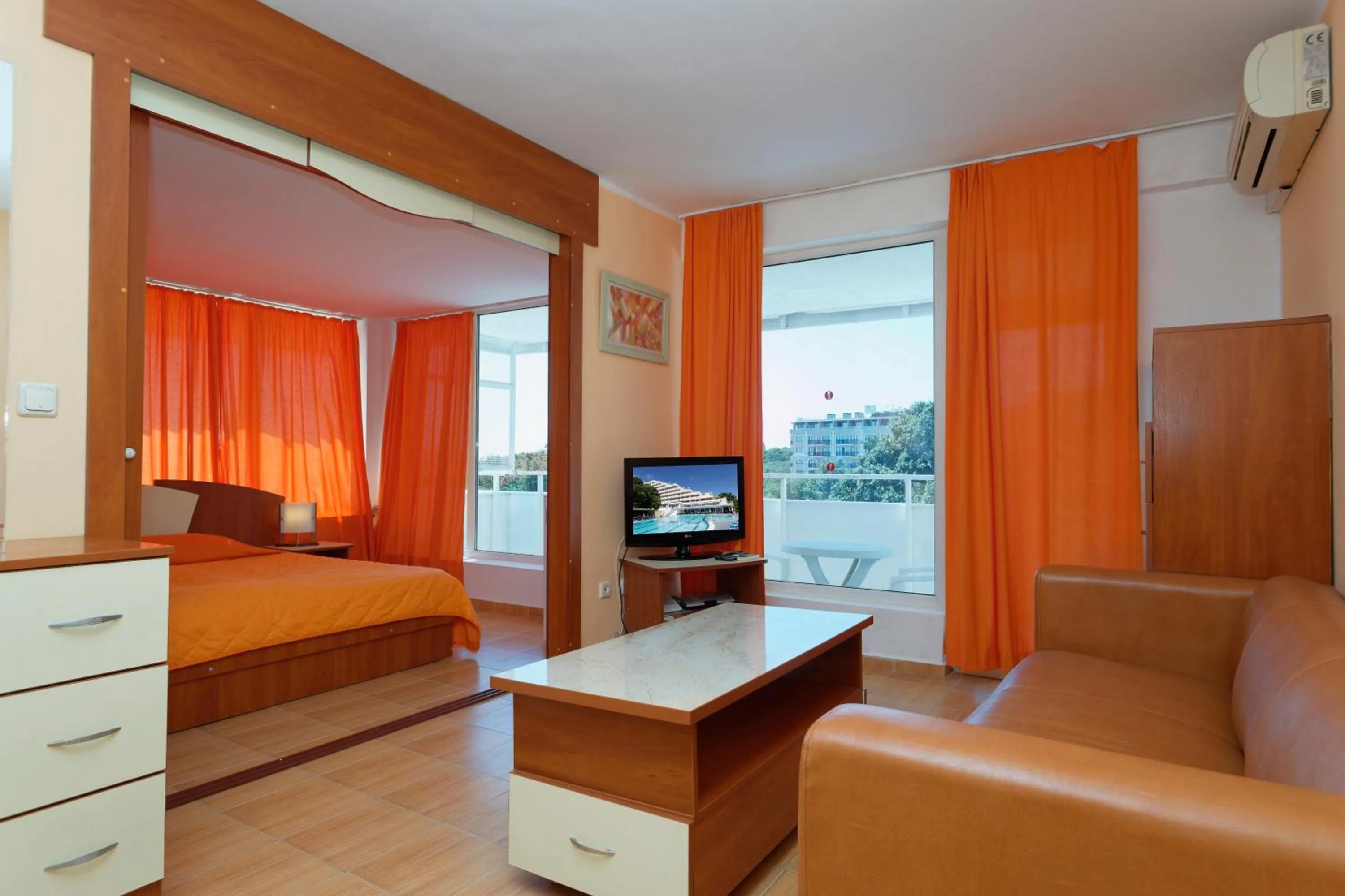 Communal lounge/ TV room, Bed in Hotel Pliska All inclusive