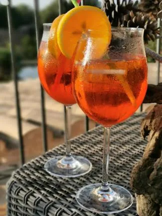 Restaurant/places to eat in Bennoc Petit Hotel