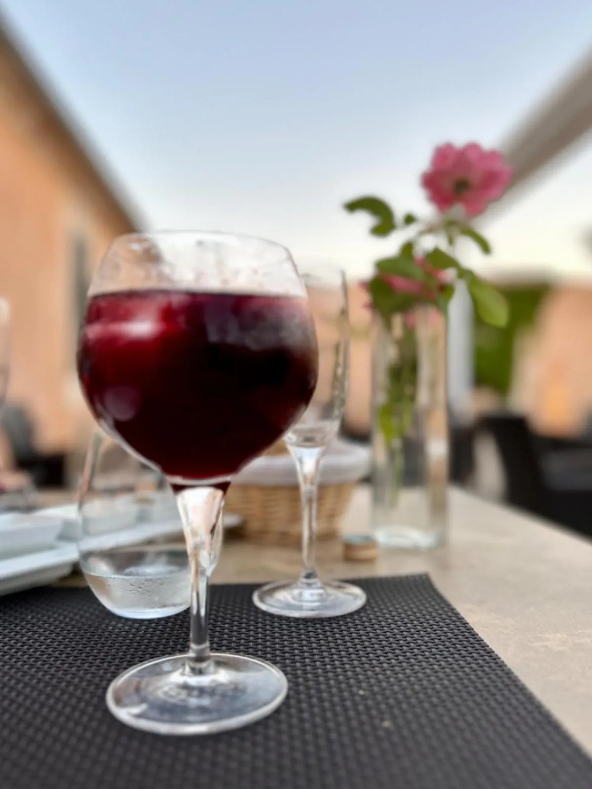 Restaurant/places to eat in Bennoc Petit Hotel