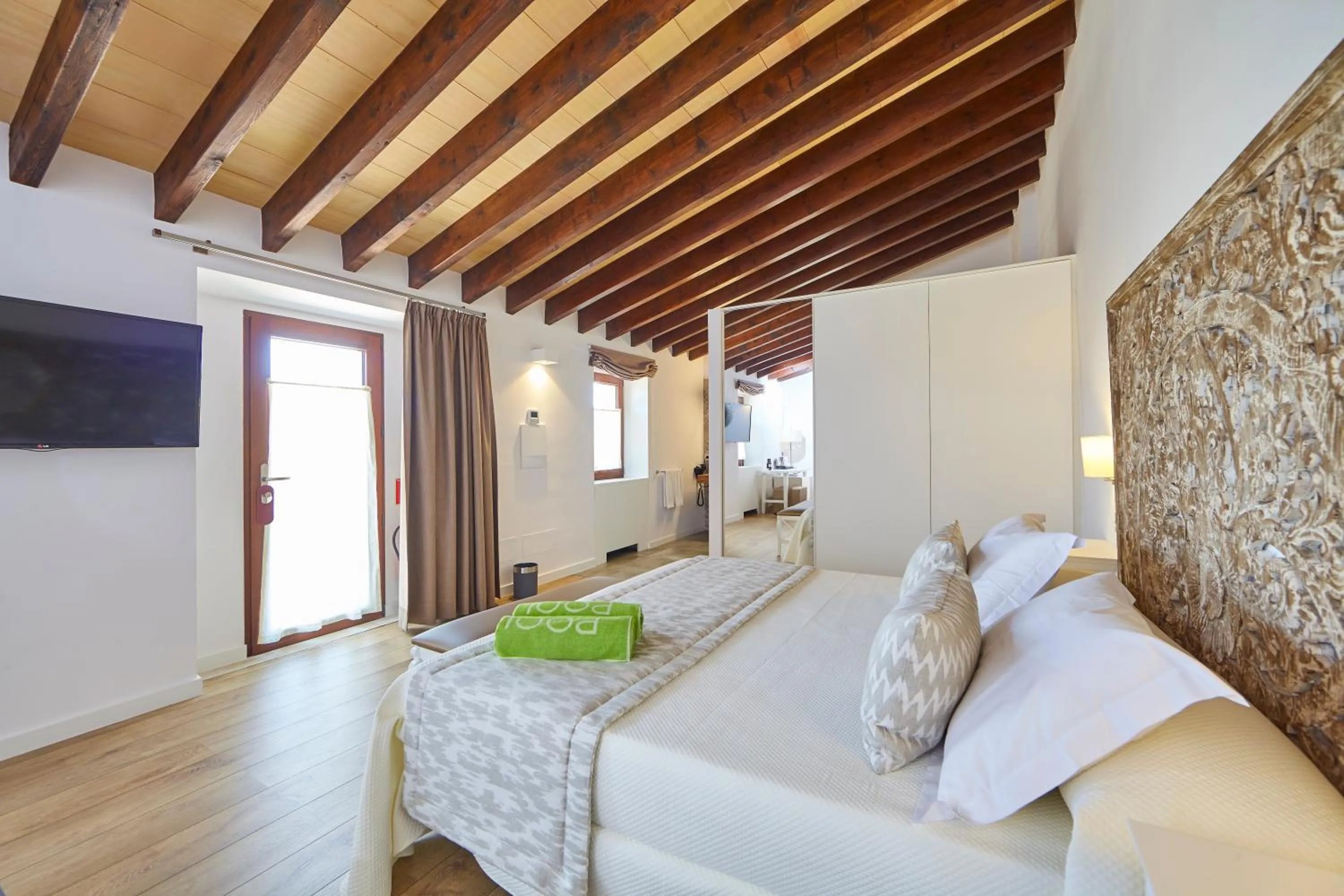 Photo of the whole room in Bennoc Petit Hotel