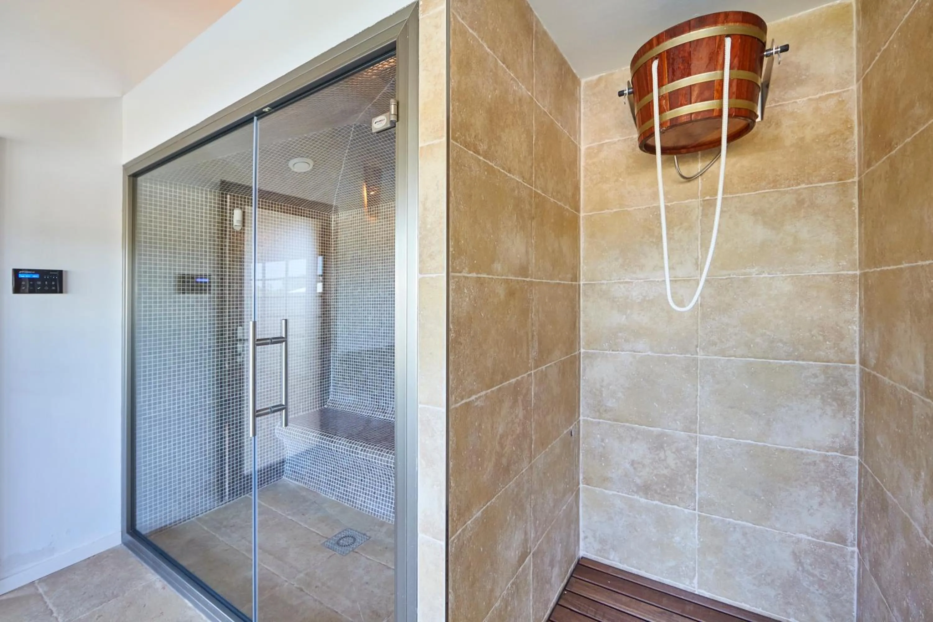 Sauna in Bennoc Petit Hotel