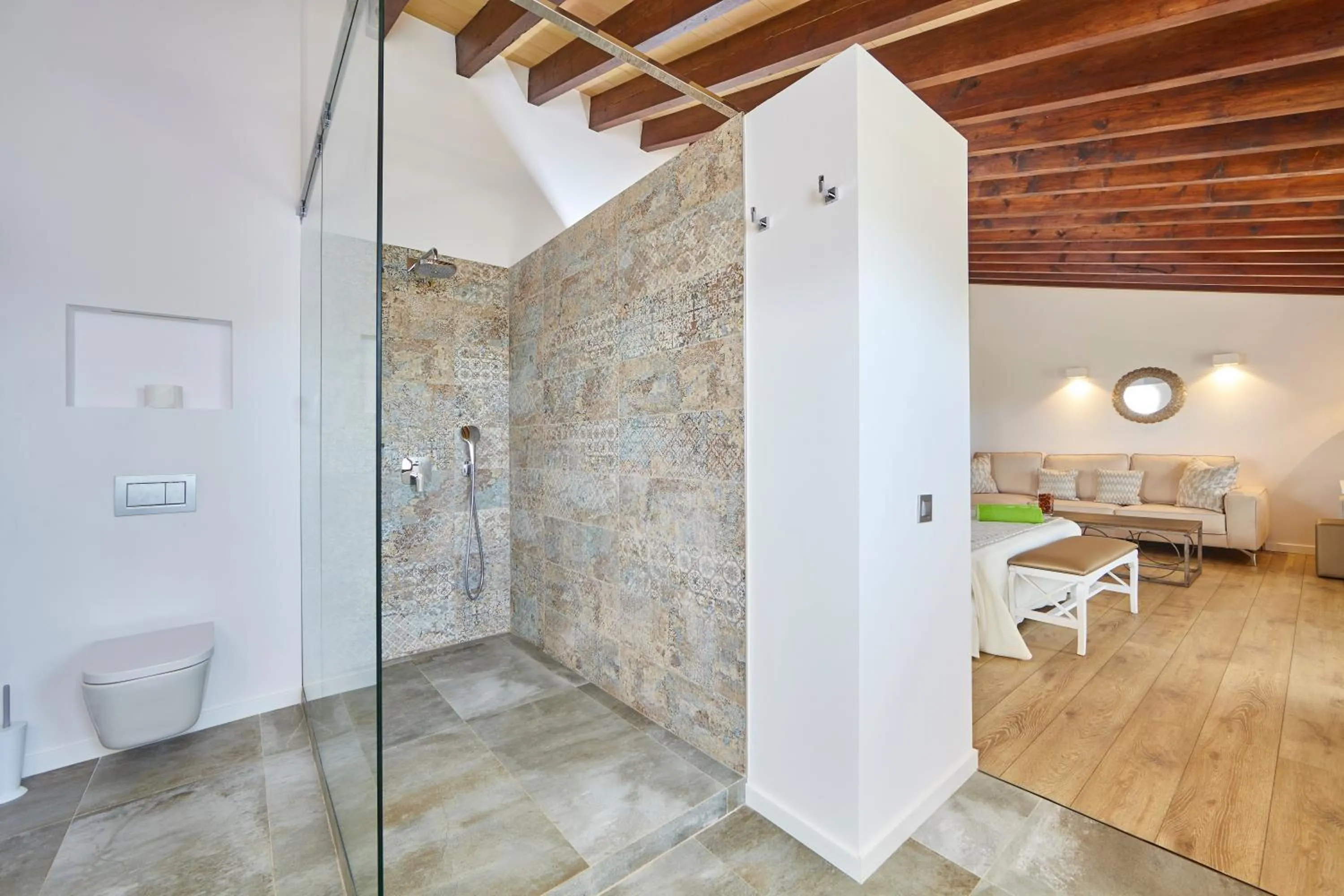 Shower in Bennoc Petit Hotel