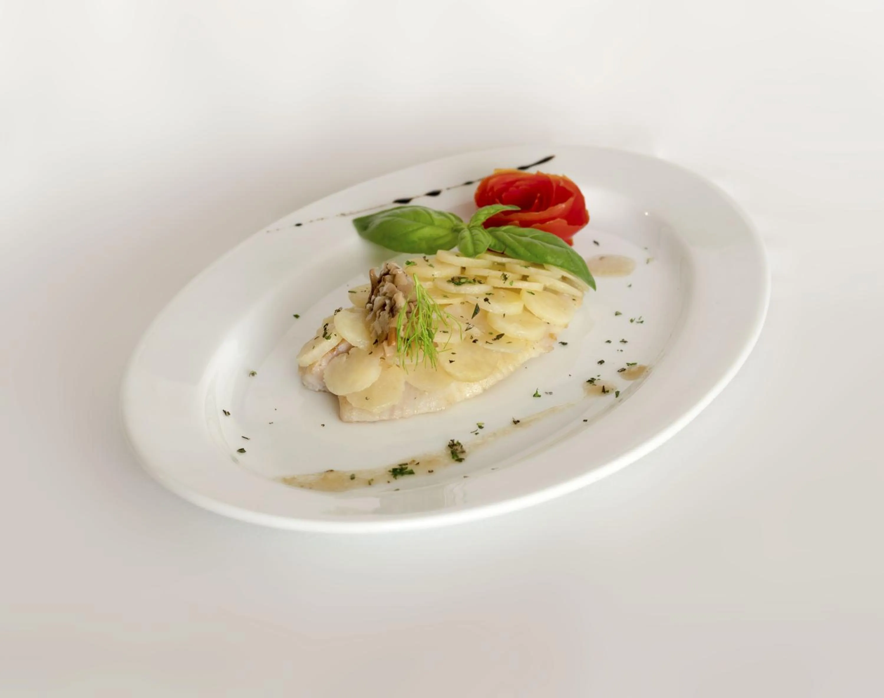 Food and drinks in COLONNA RESORT, a Colonna Luxury Beach Hotel, Porto Cervo