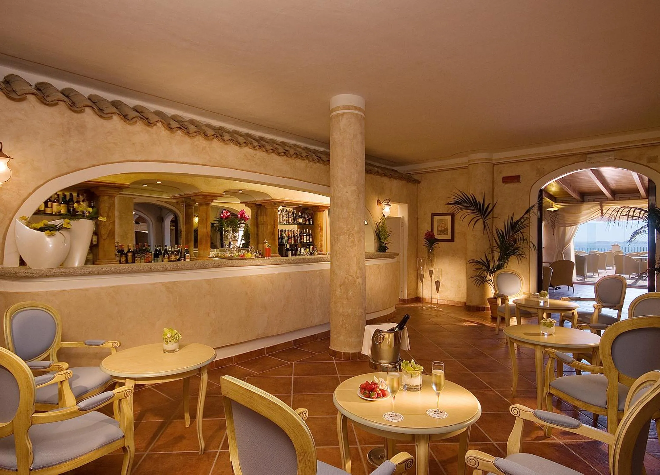 Lounge or bar in COLONNA RESORT, a Colonna Luxury Beach Hotel, Porto Cervo