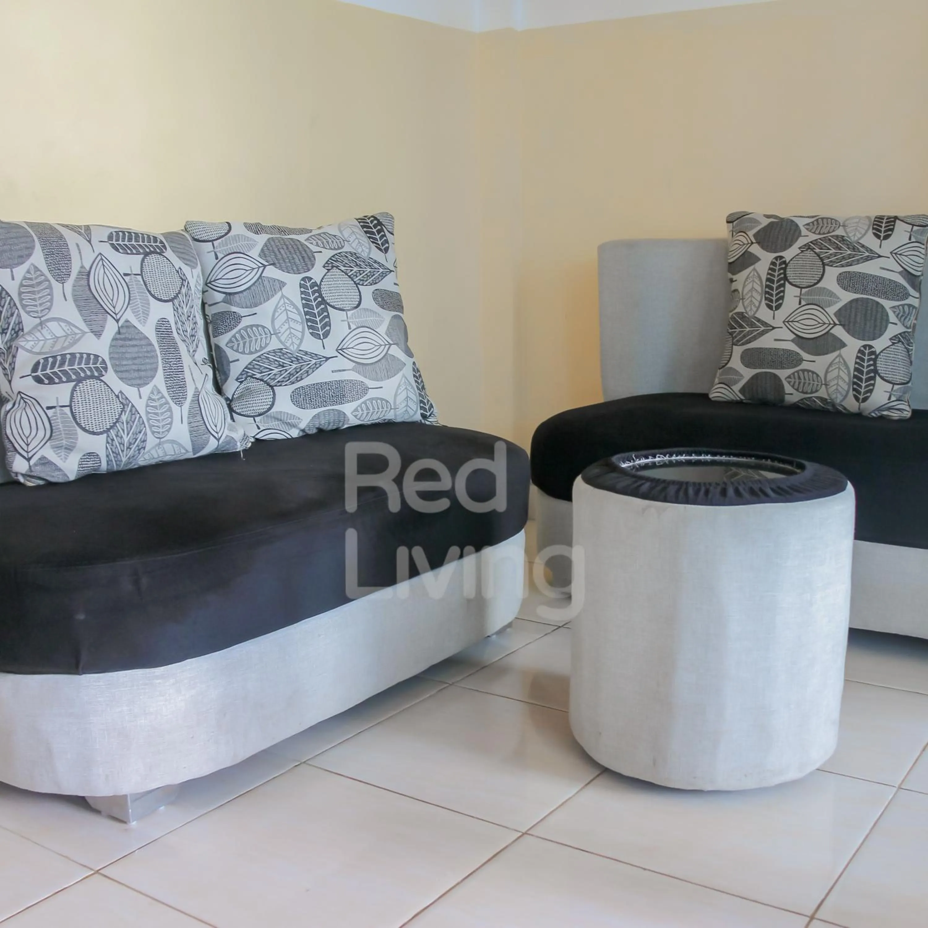 Seating area in RedLiving Apartemen Gunung Putri Square - Abidin Room Tower Pinus